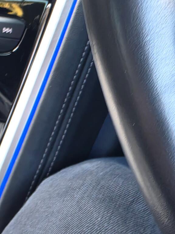 BMW 8 Series - Image 28