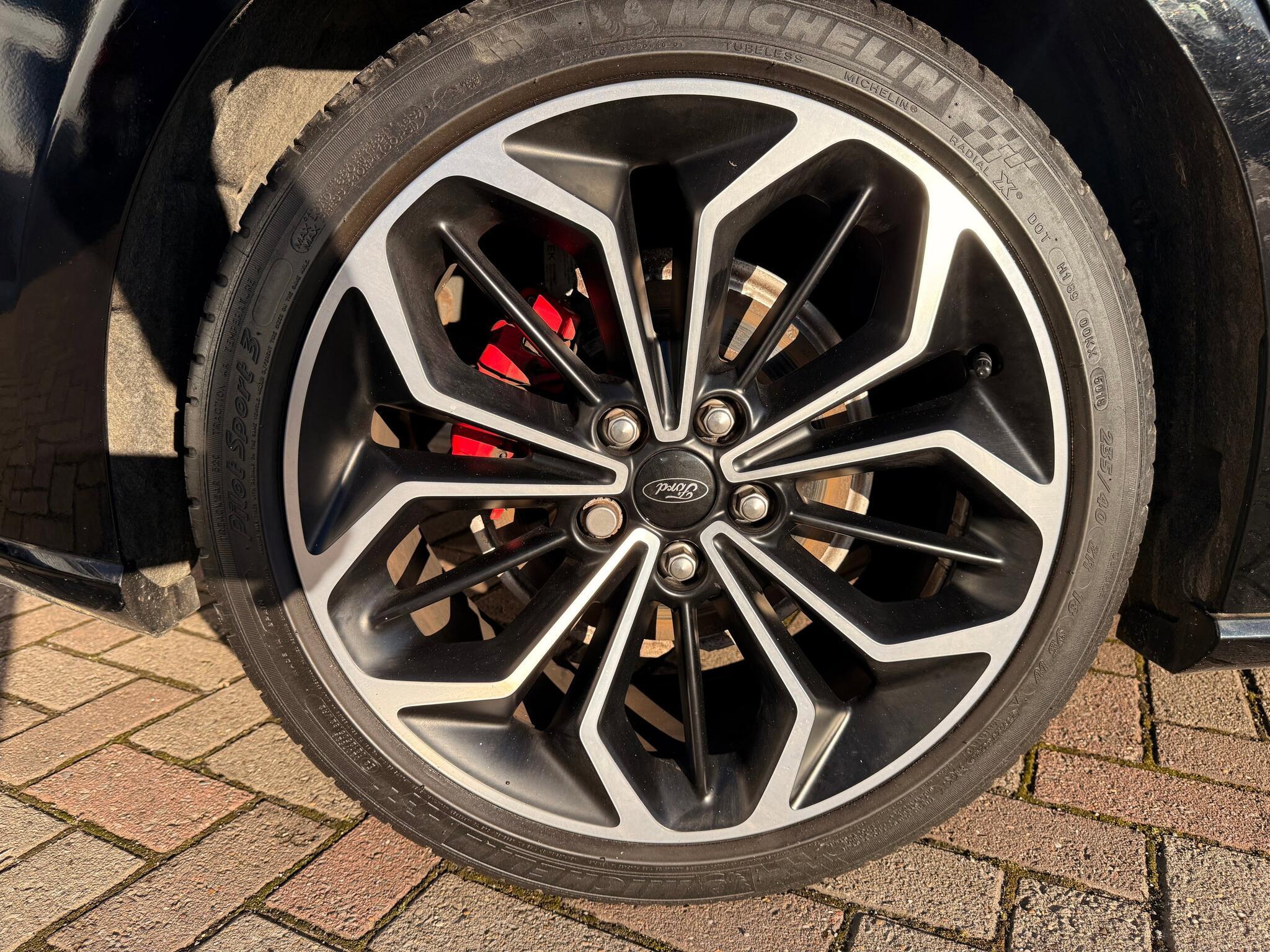 Ford Focus - Image 12