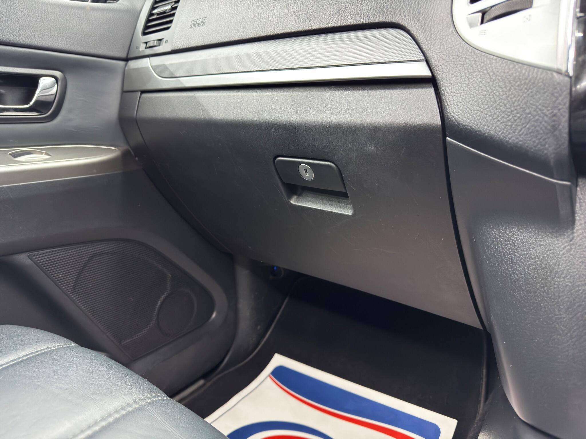 Mitsubishi Shogun - Image 34