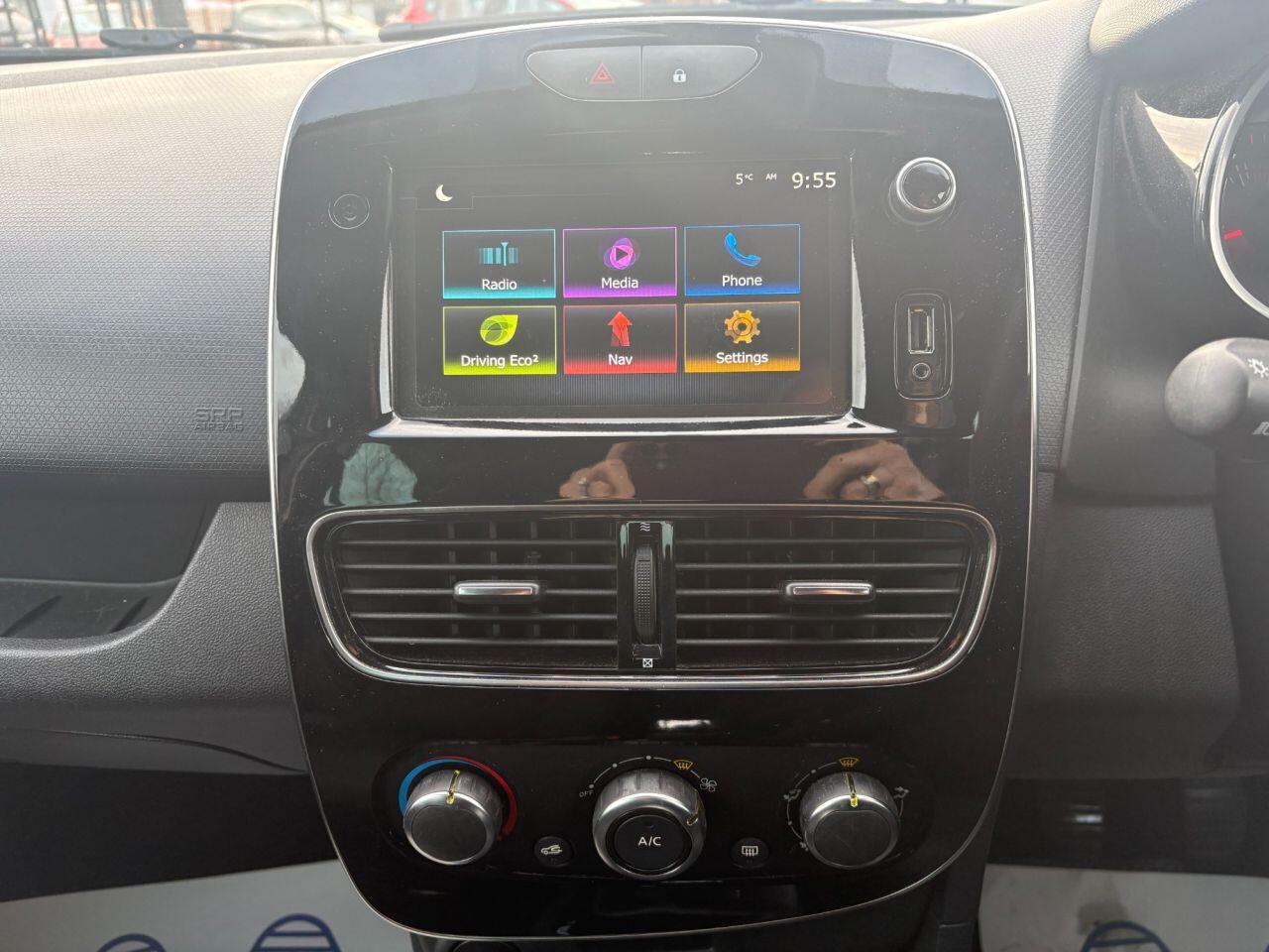 Renault Clio - Image 13