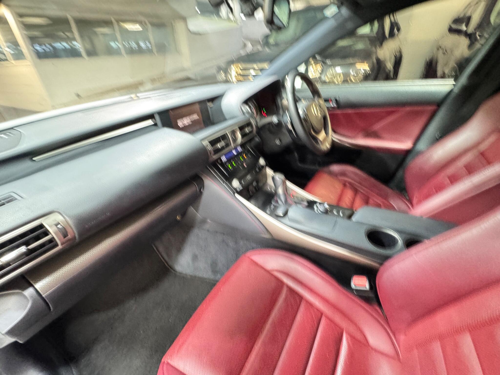 Lexus IS - Image 11