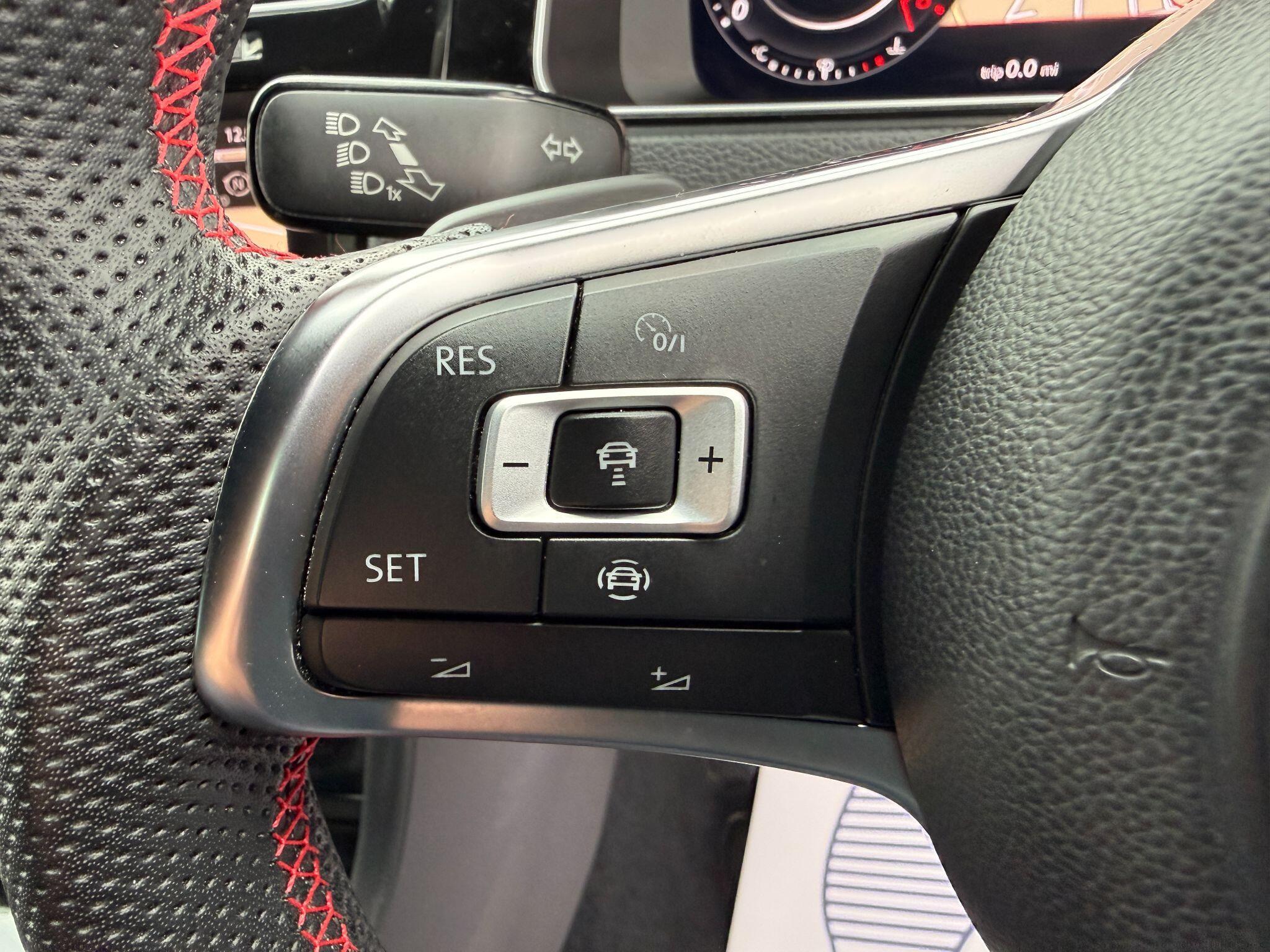 Volkswagen Golf - Image 59