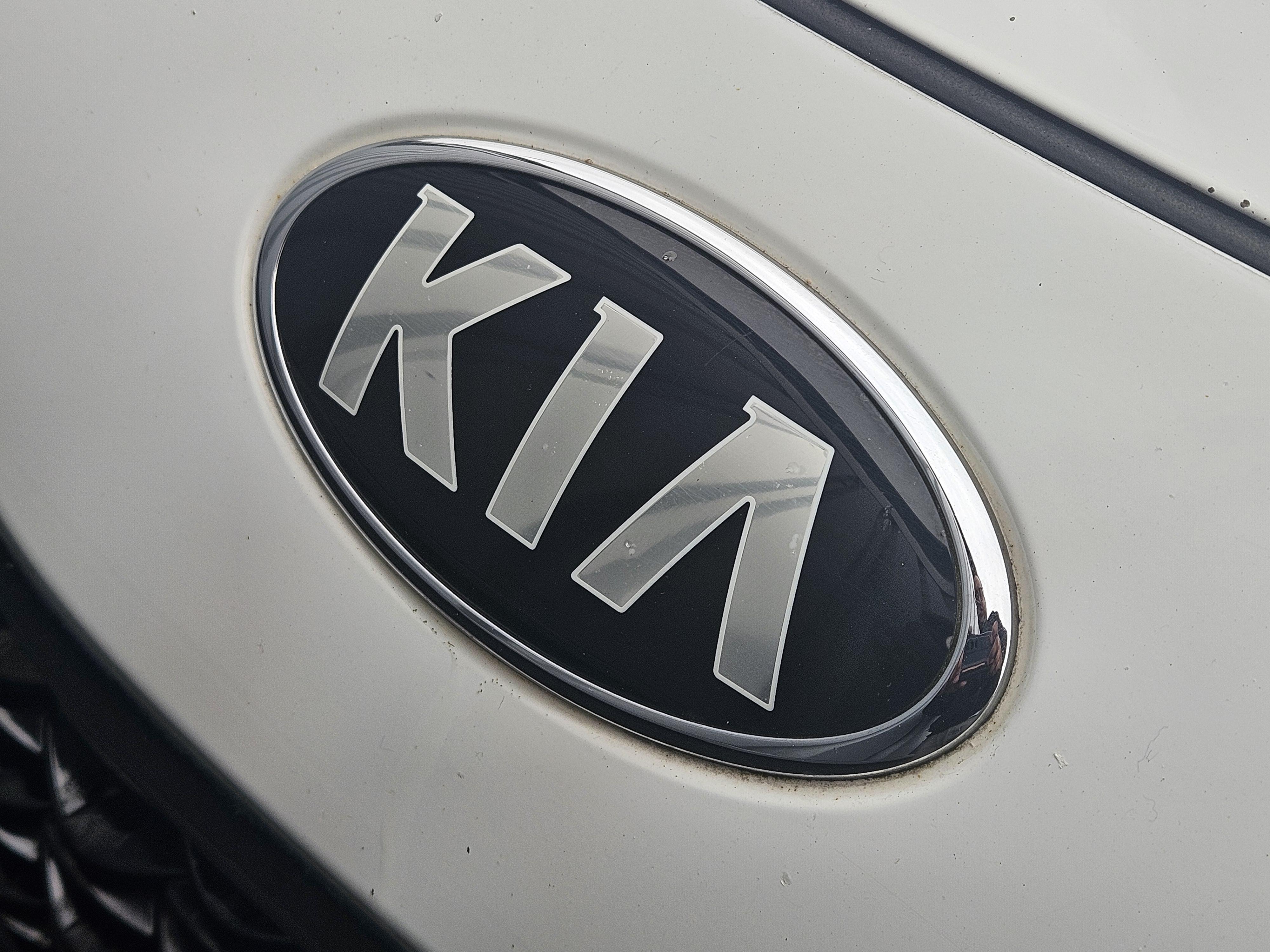 Kia Carens - Image 14