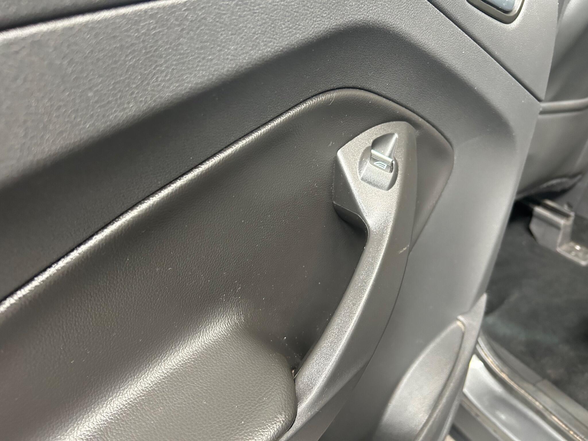 Ford Kuga - Image 21