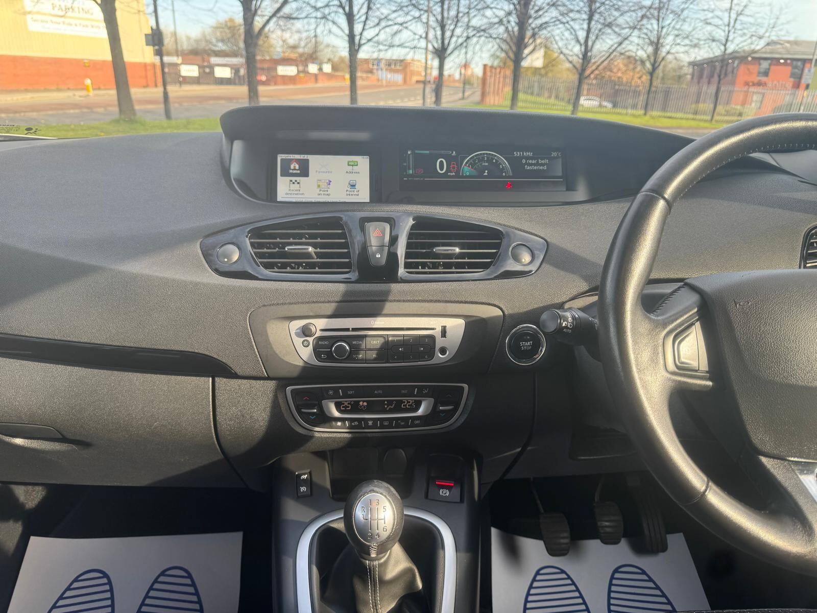 Renault Grand Scenic - Image 17