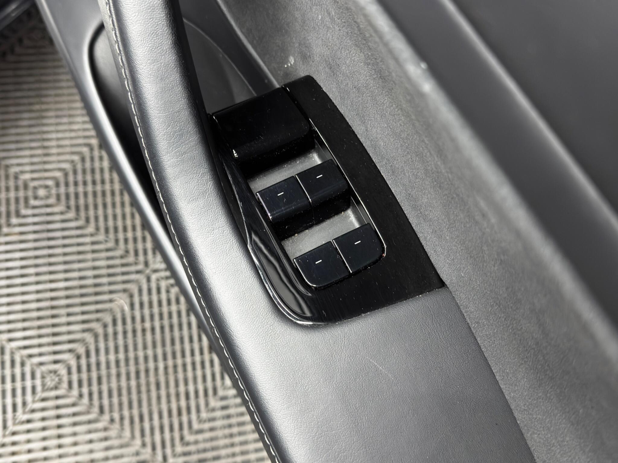 Tesla Model 3 - Image 41