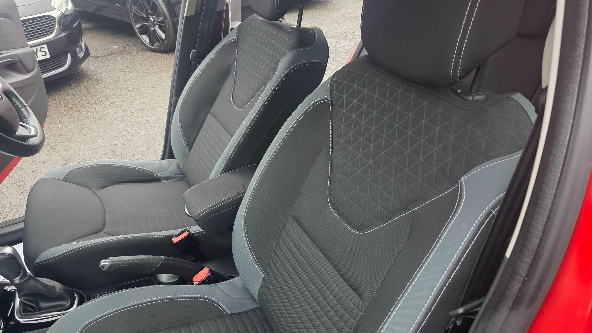 Renault Clio - Image 35