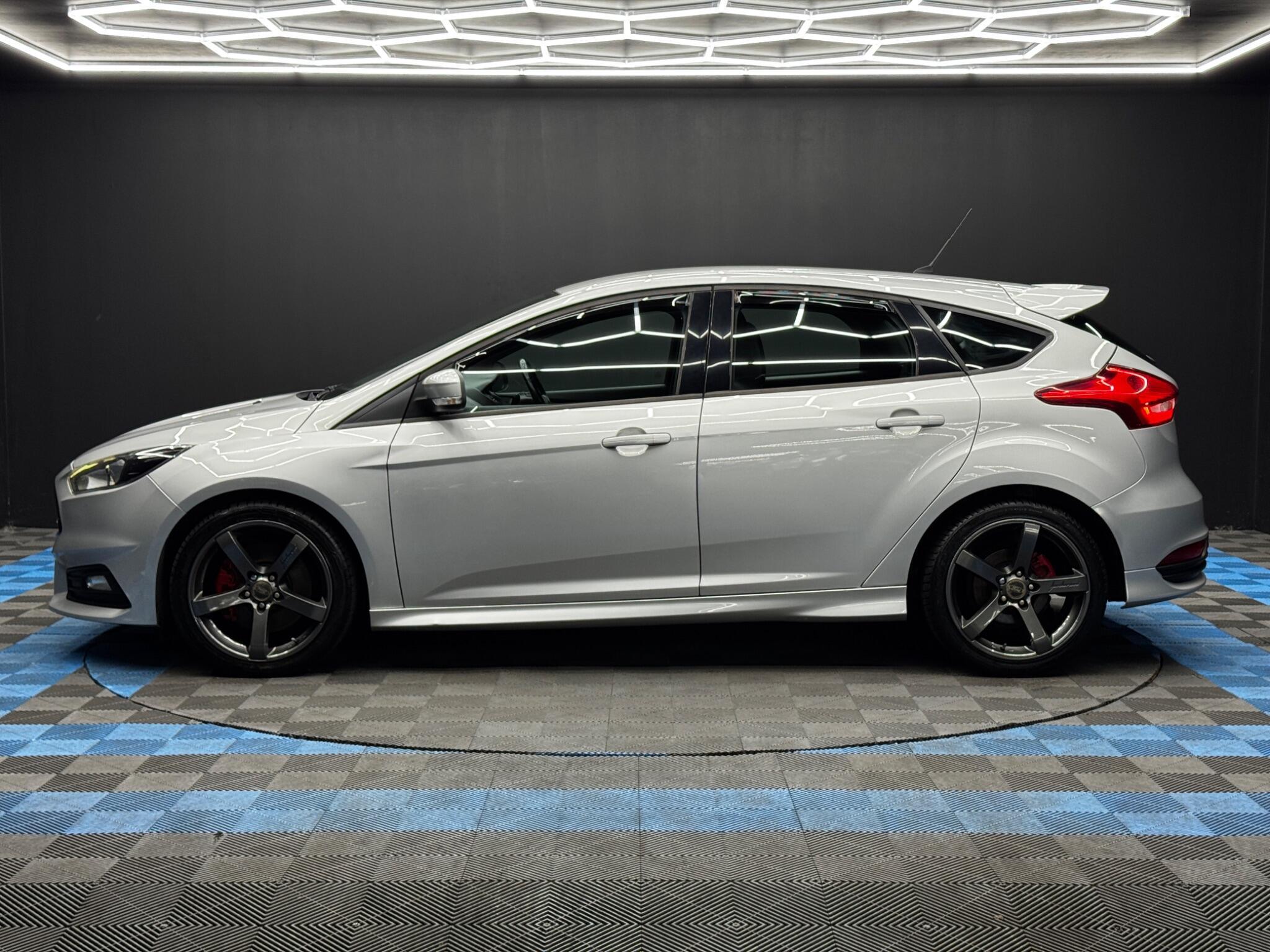 Ford Focus - Image 8