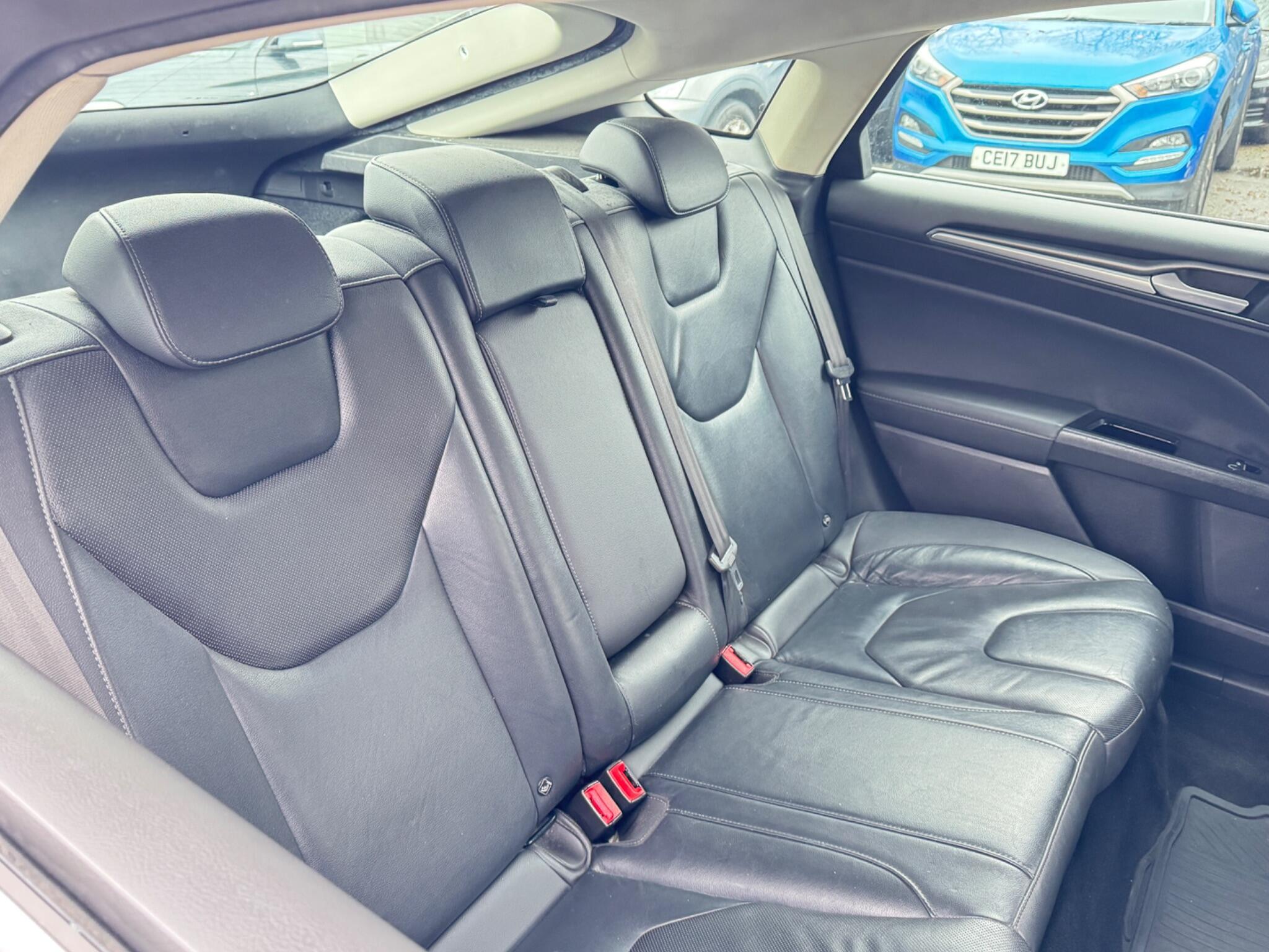 Ford Mondeo - Image 16