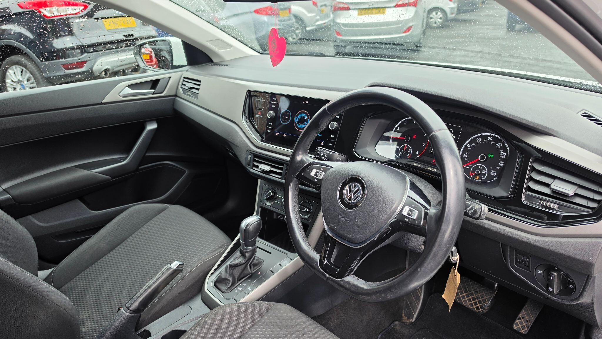 Volkswagen Polo - Image 11