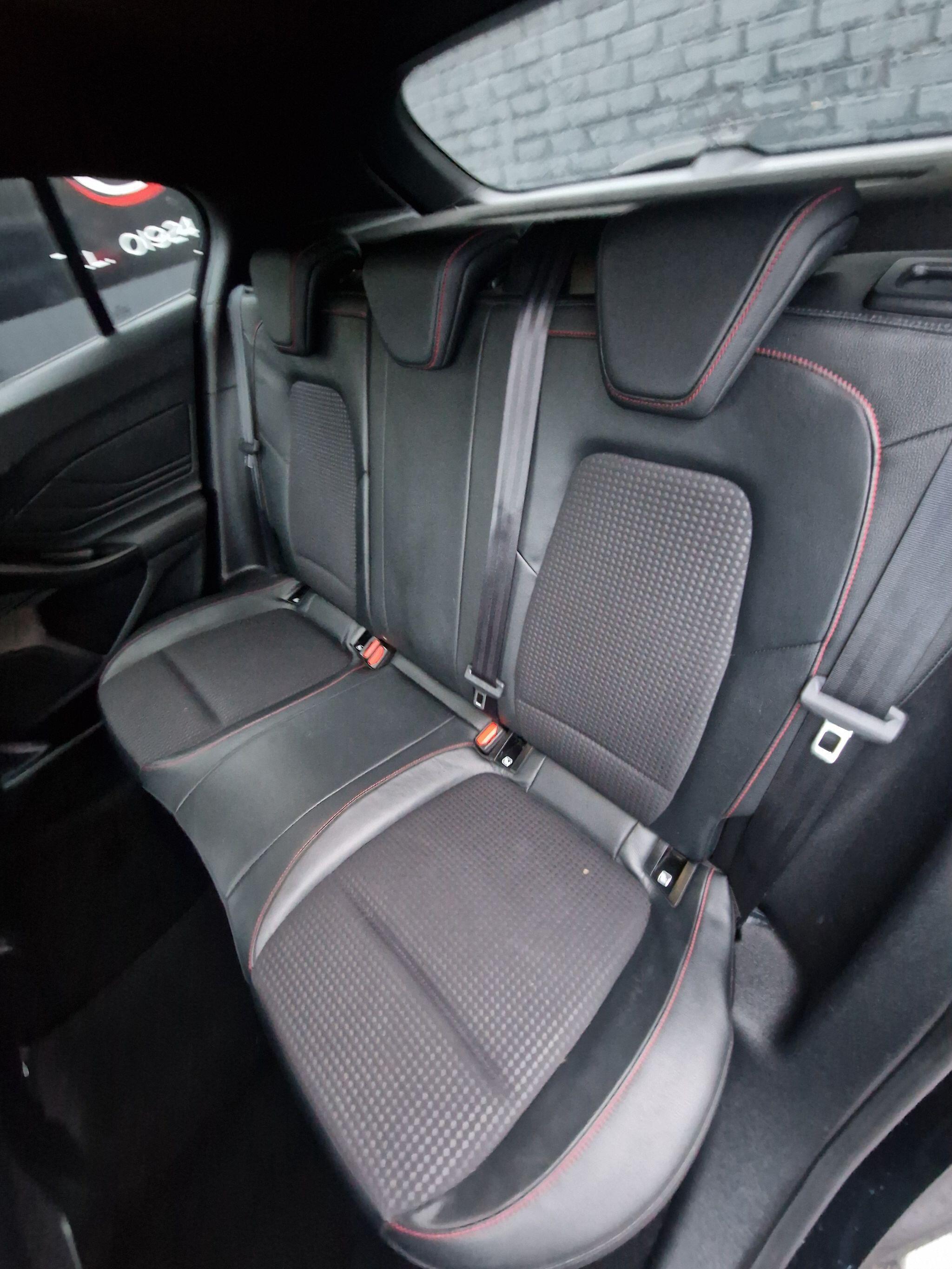 Ford Focus - Image 39