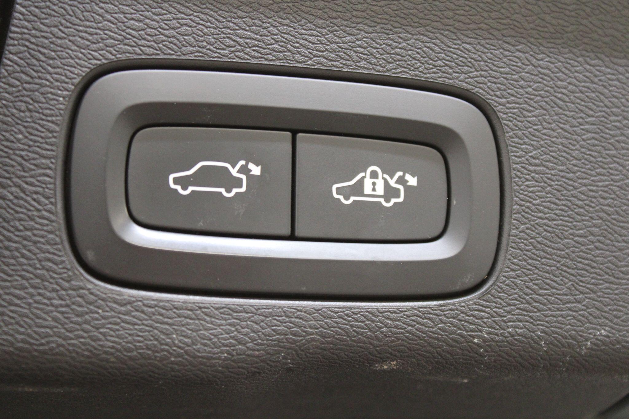 Volvo XC60 - Image 18