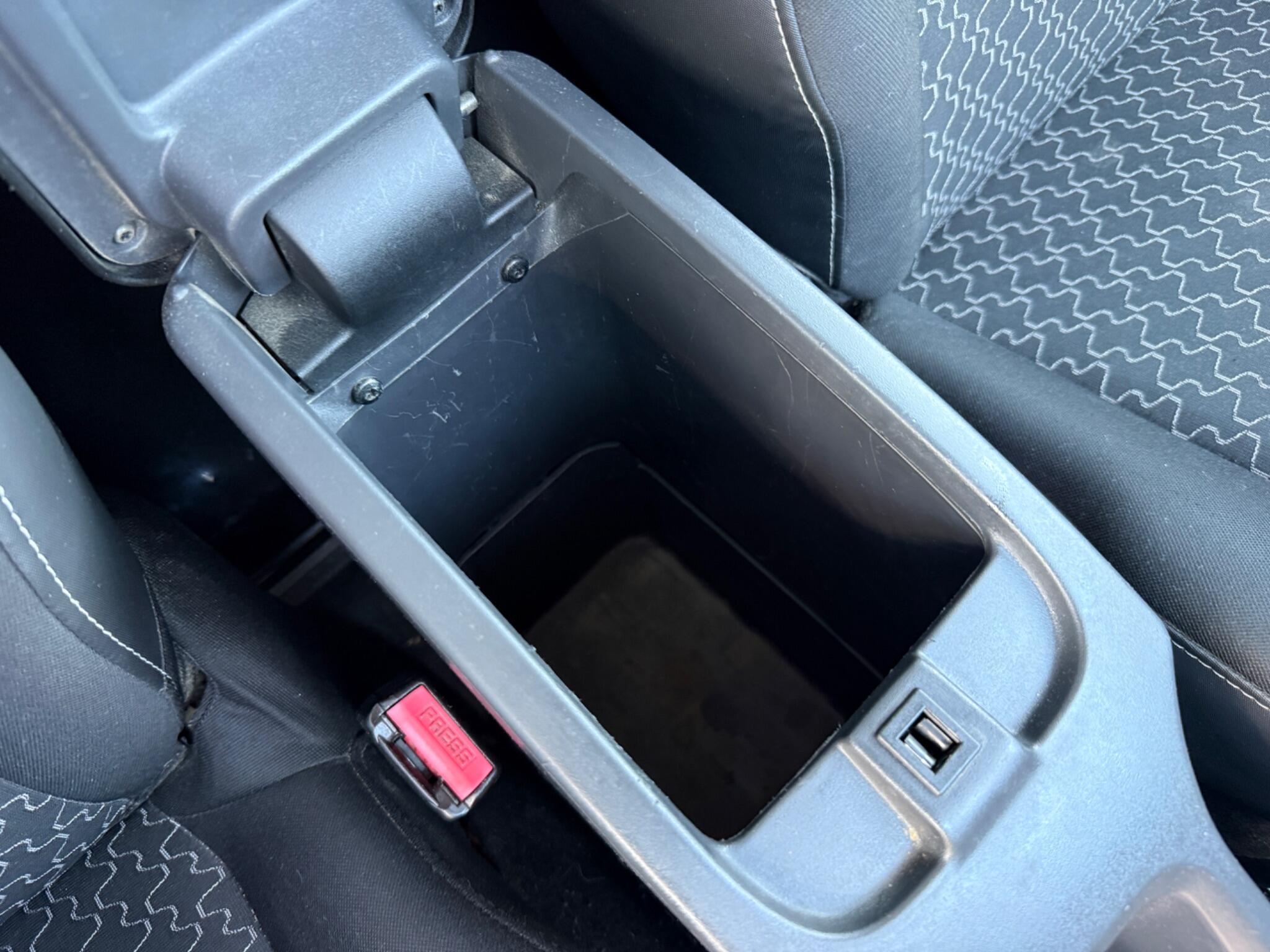 Renault Kangoo - Image 32