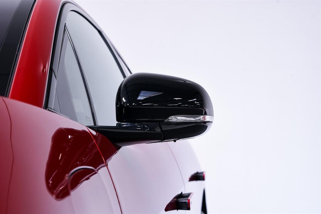 Jaguar I-Pace - Image 9