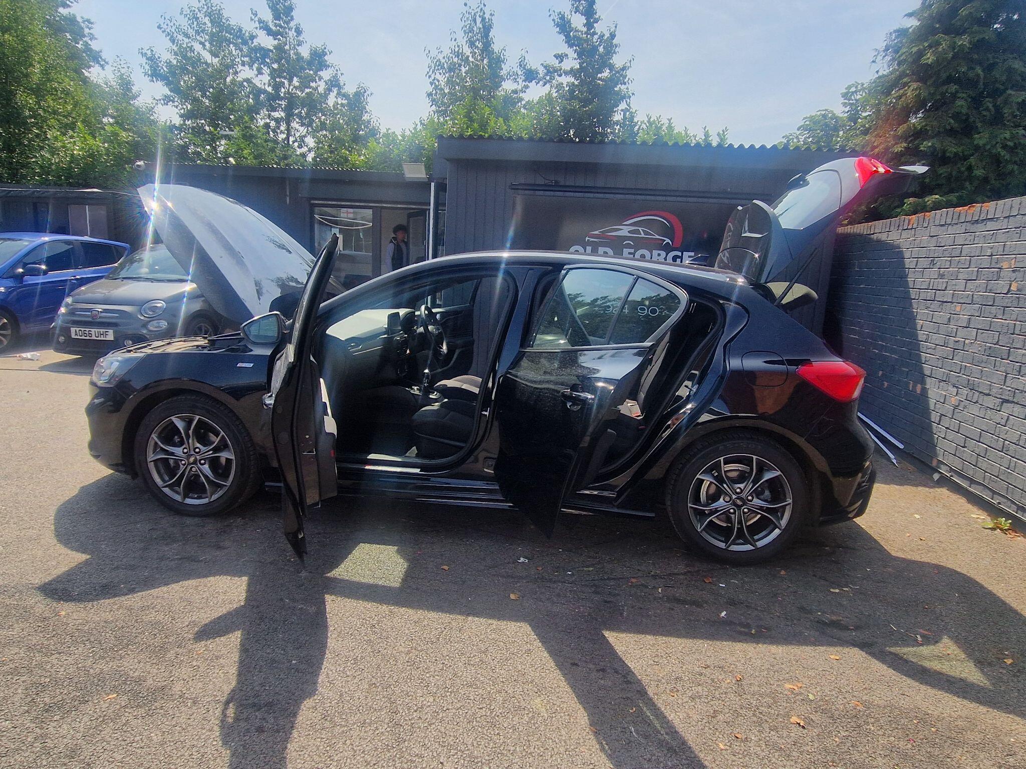 Ford Focus - Image 15