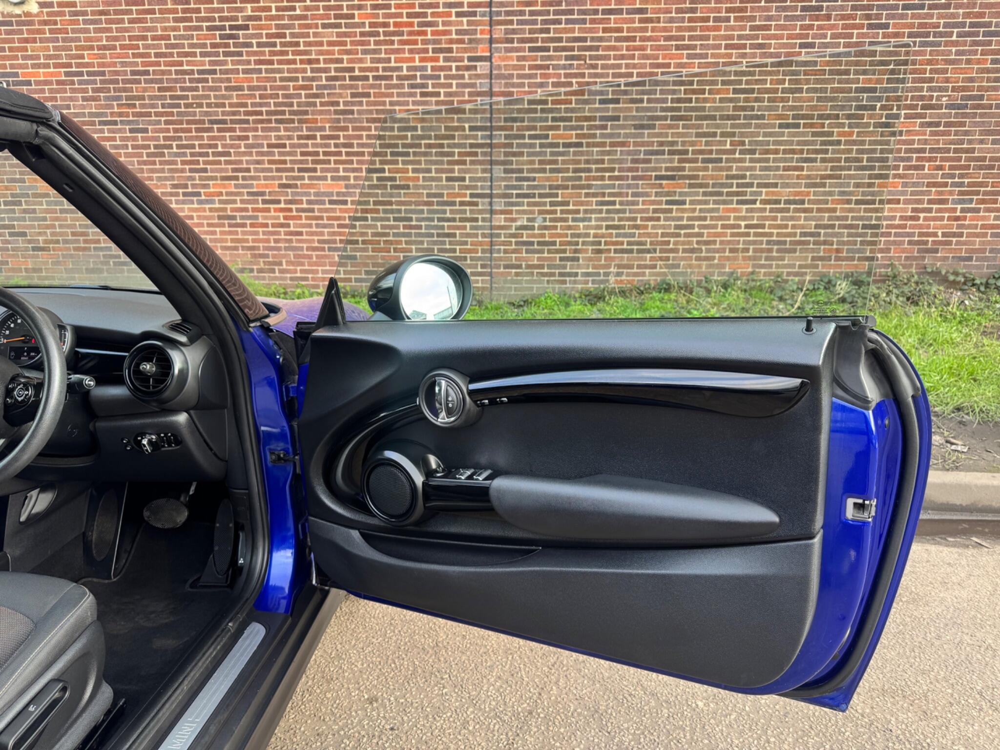 MINI Convertible - Image 38