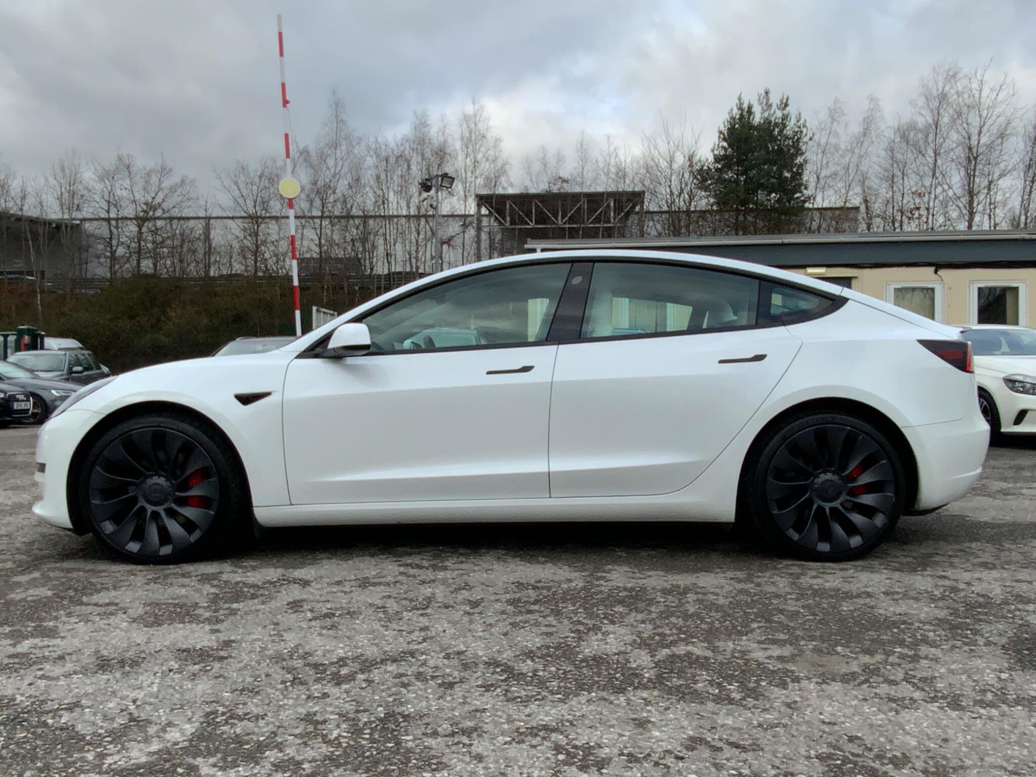 Tesla Model 3 - Image 14