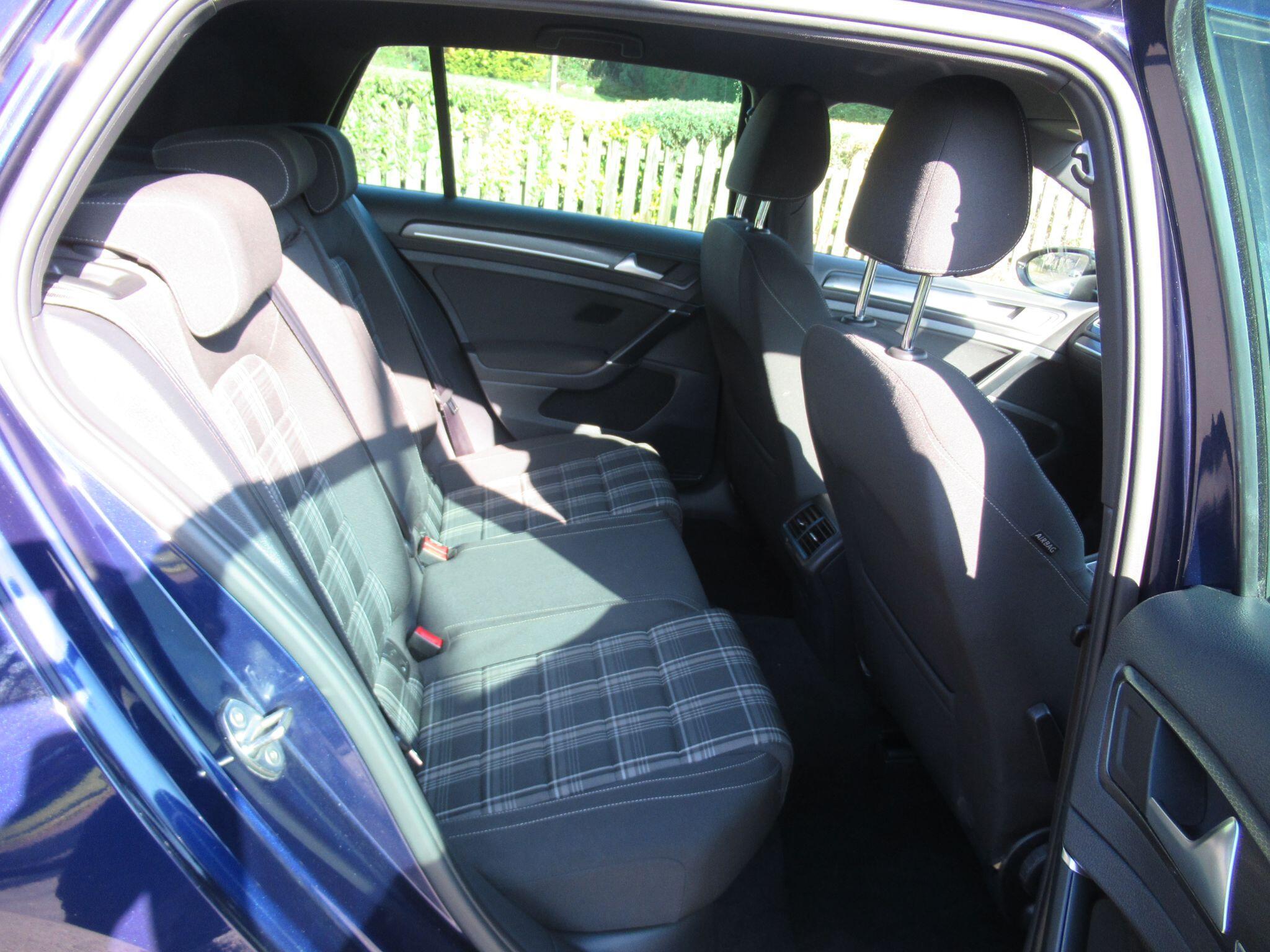 Volkswagen Golf - Image 19