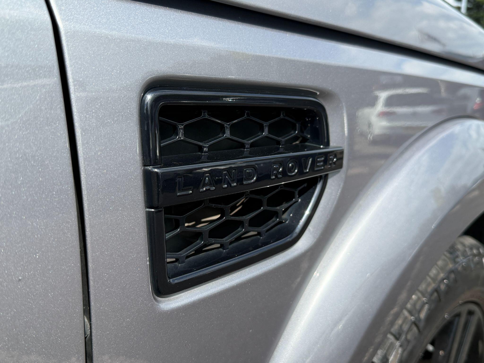 Land Rover DISCOVERY 4 - Image 17