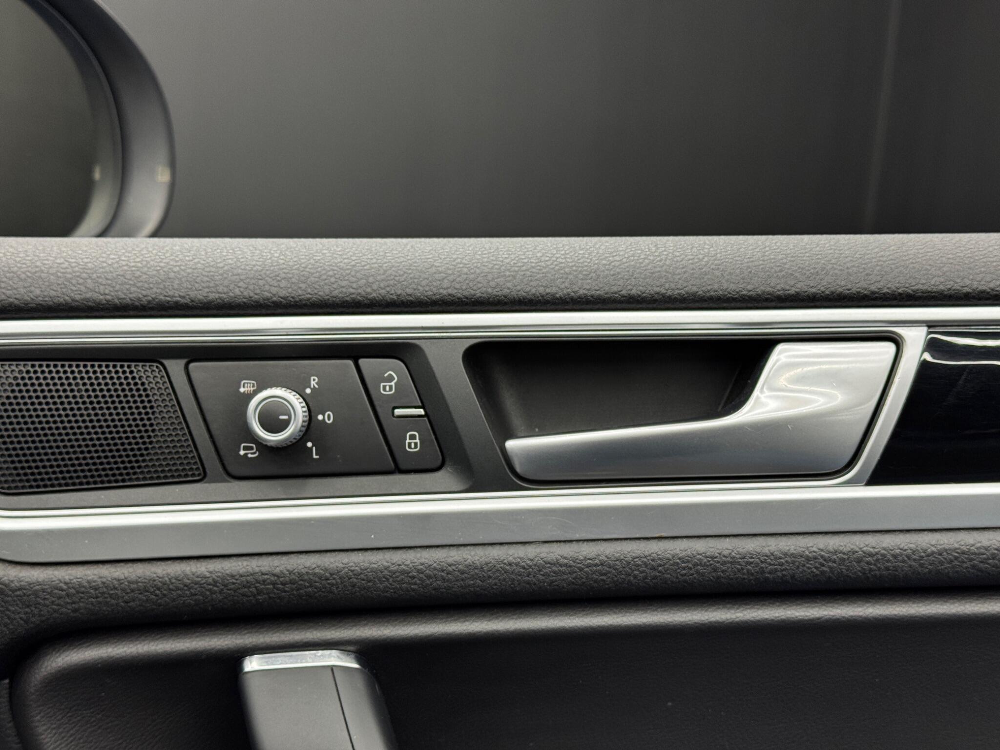 Volkswagen Touareg - Image 37