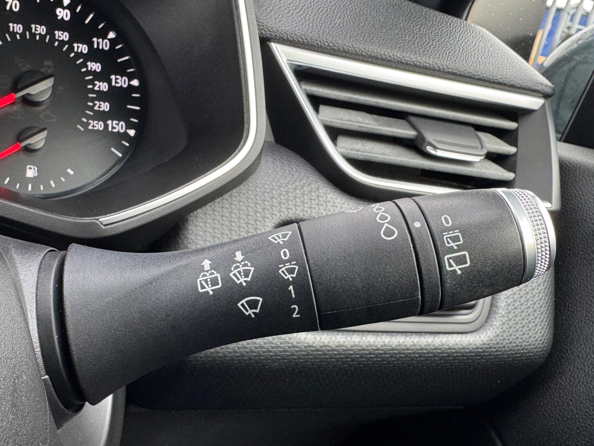 Renault Clio - Image 28