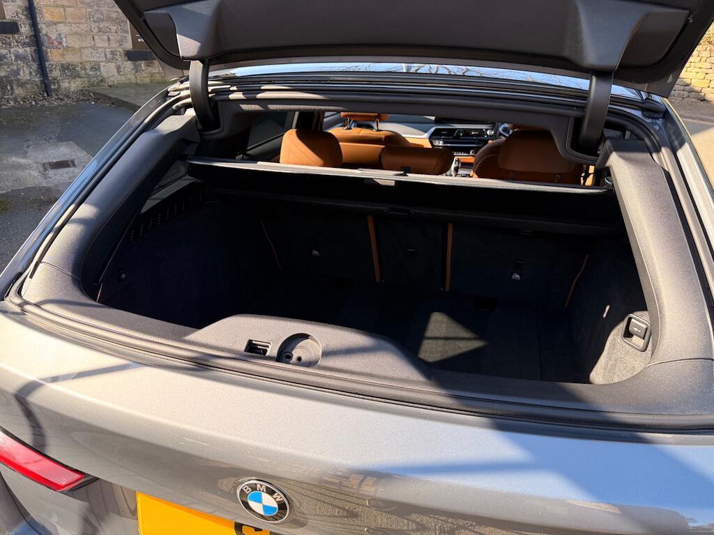 BMW 5 Series - Image 27