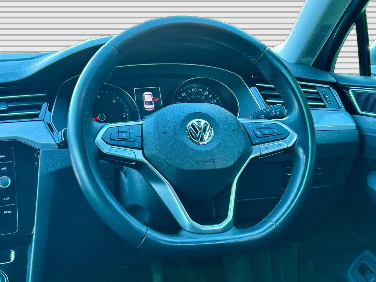 Volkswagen Passat - Image 26