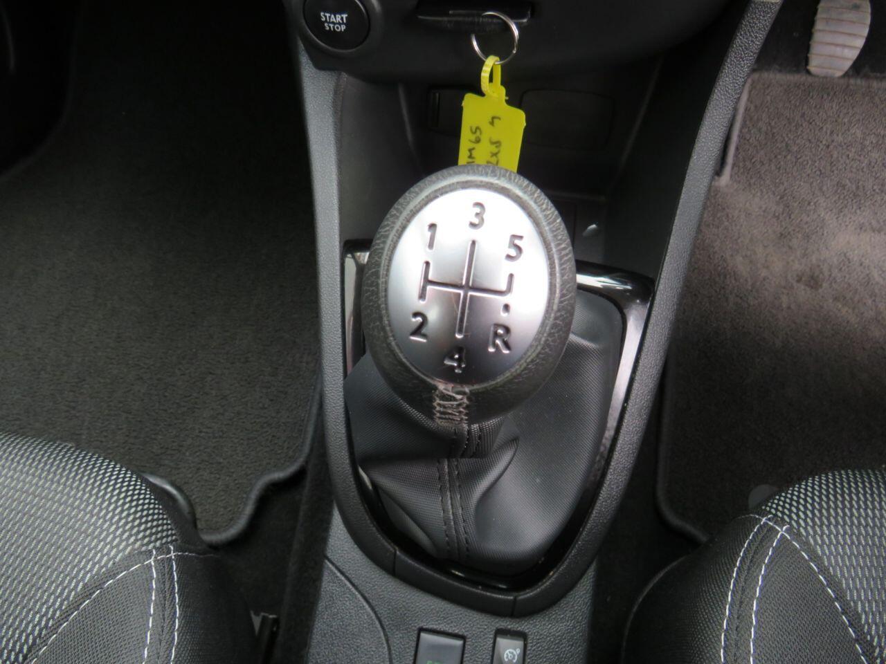 Renault Clio - Image 14