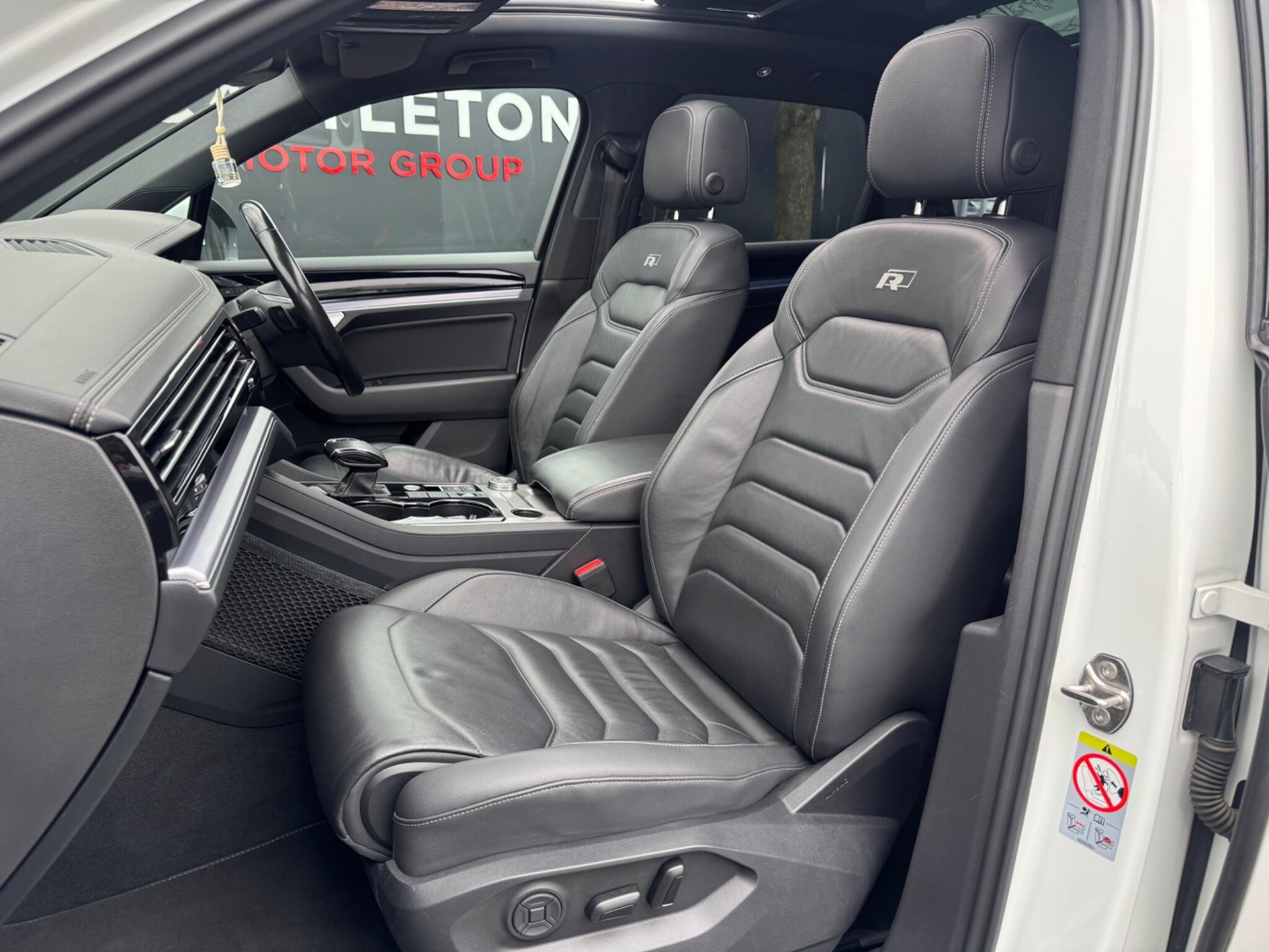 Volkswagen Touareg - Image 14