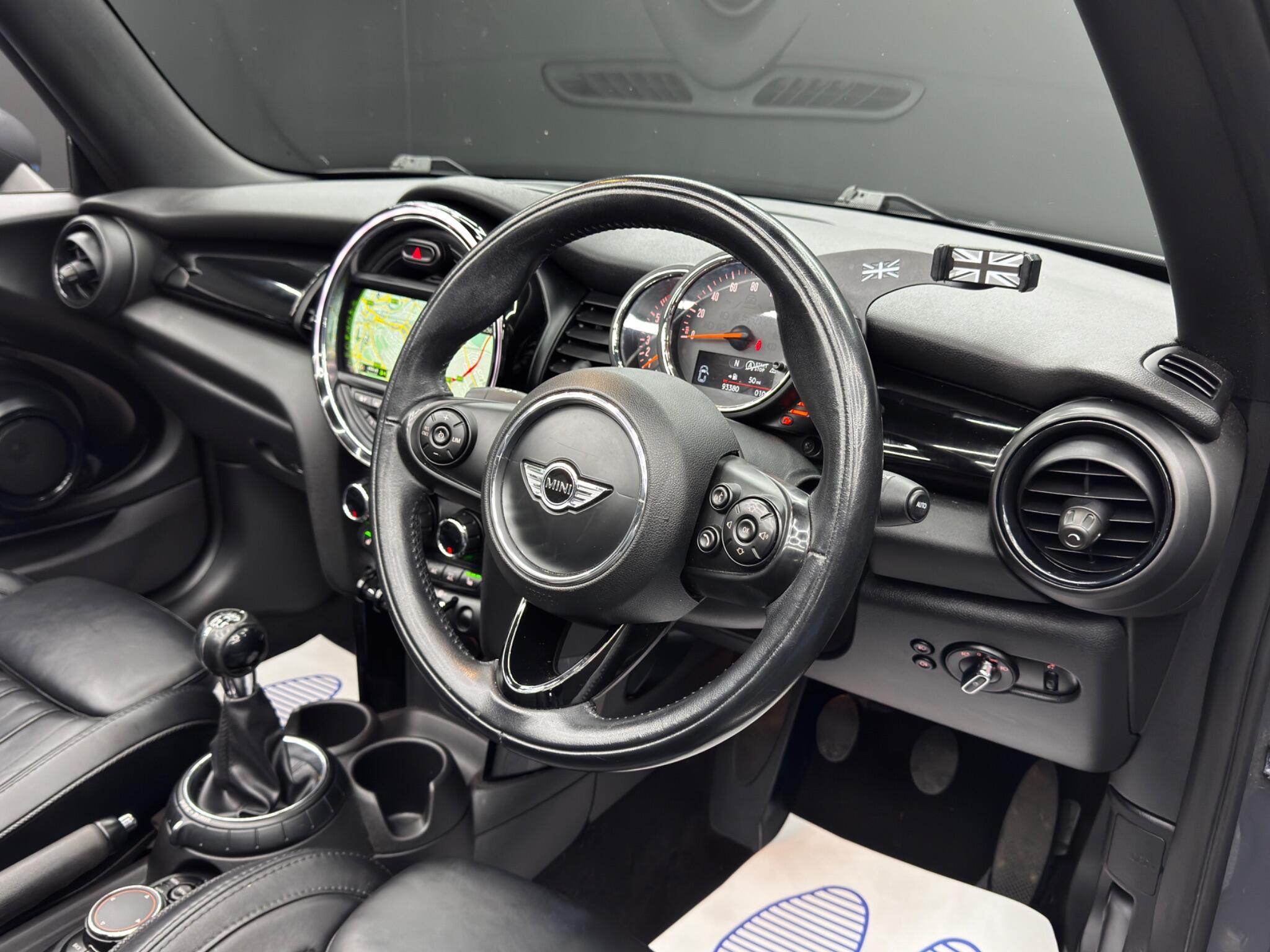 MINI Convertible - Image 9