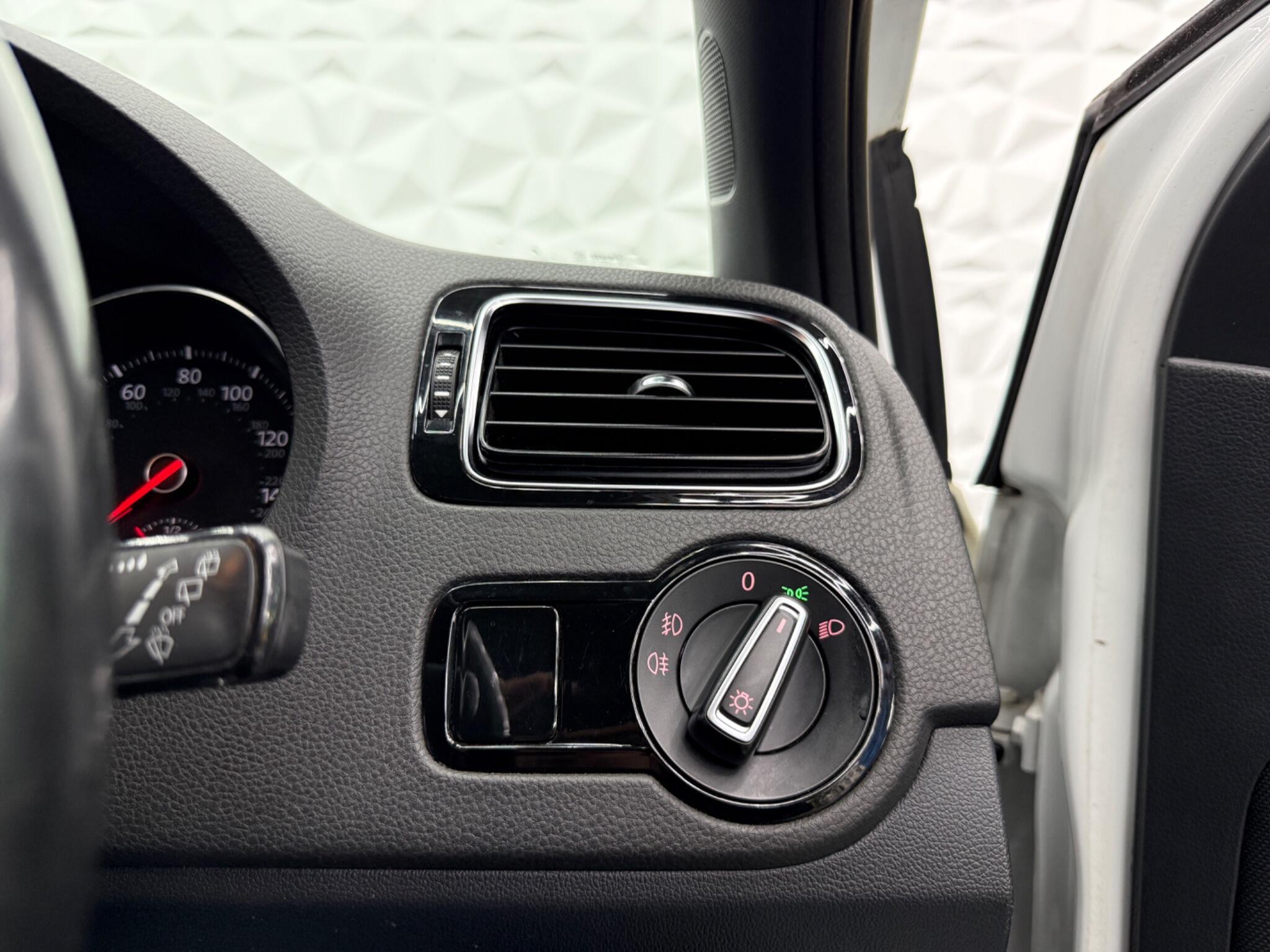 Volkswagen Polo - Image 34