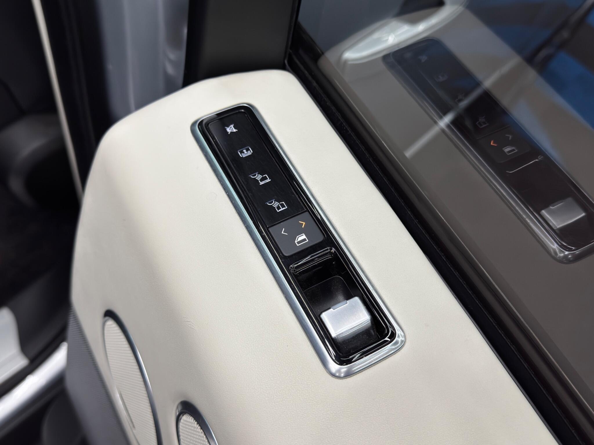 Land Rover Range Rover - Image 41