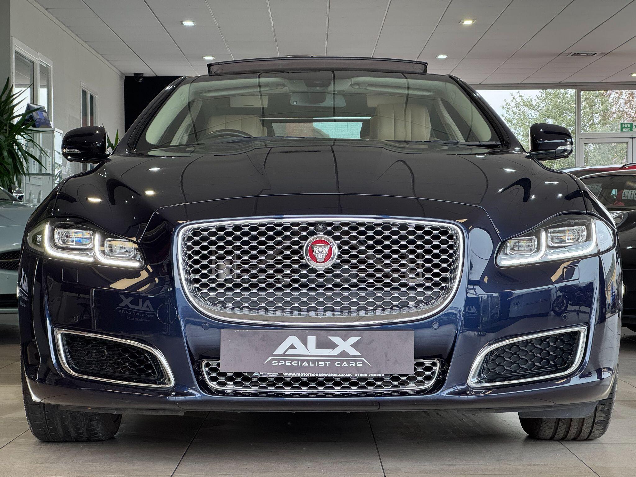 Jaguar XJ - Image 9