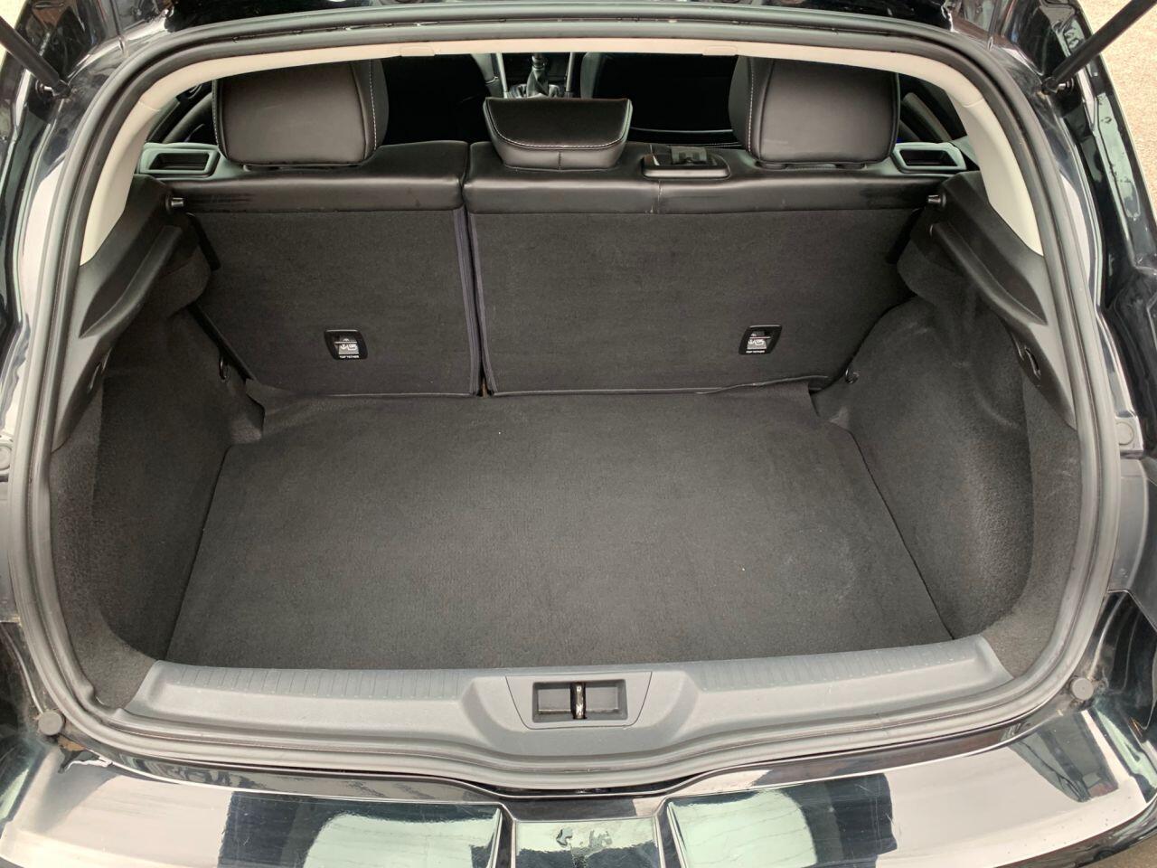Renault Megane - Image 11
