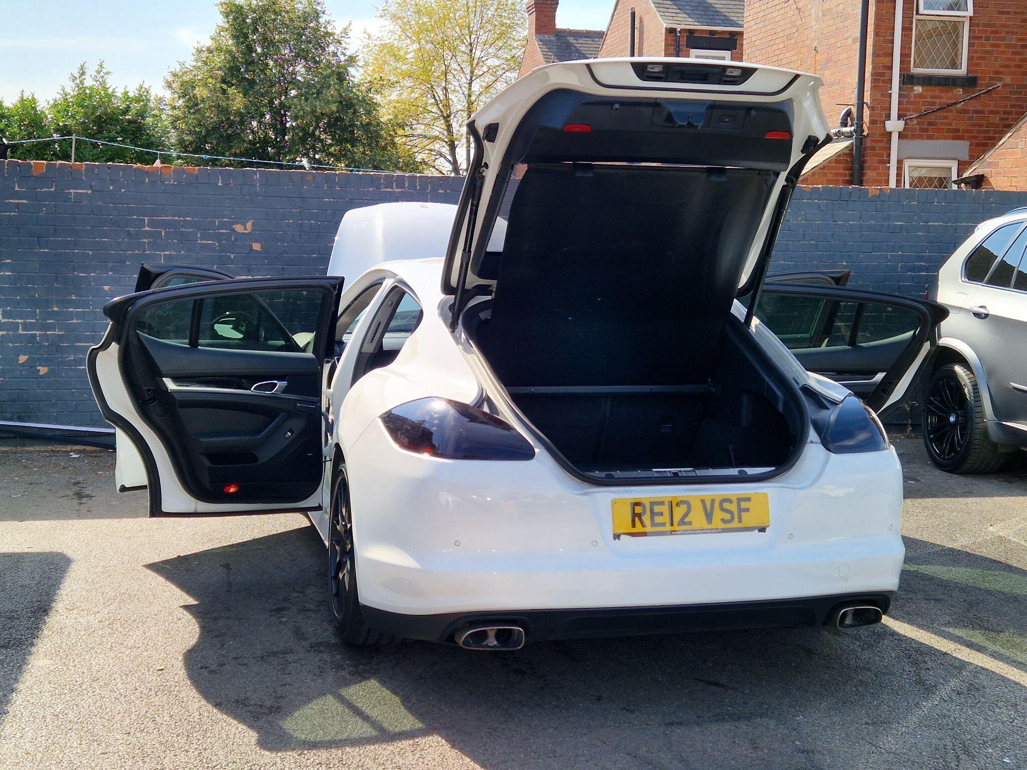 Porsche Panamera - Image 19