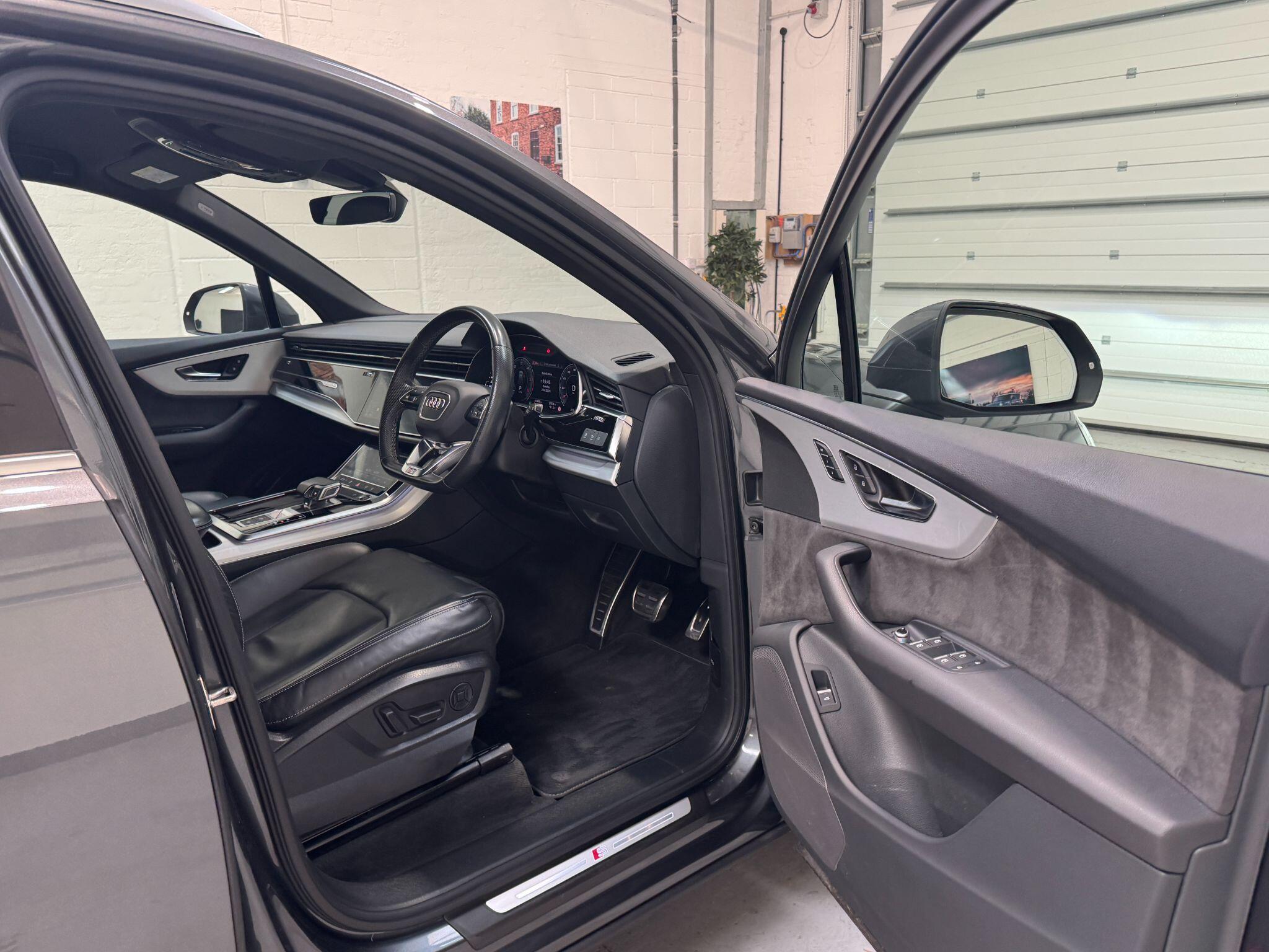Audi Q7 - Image 19