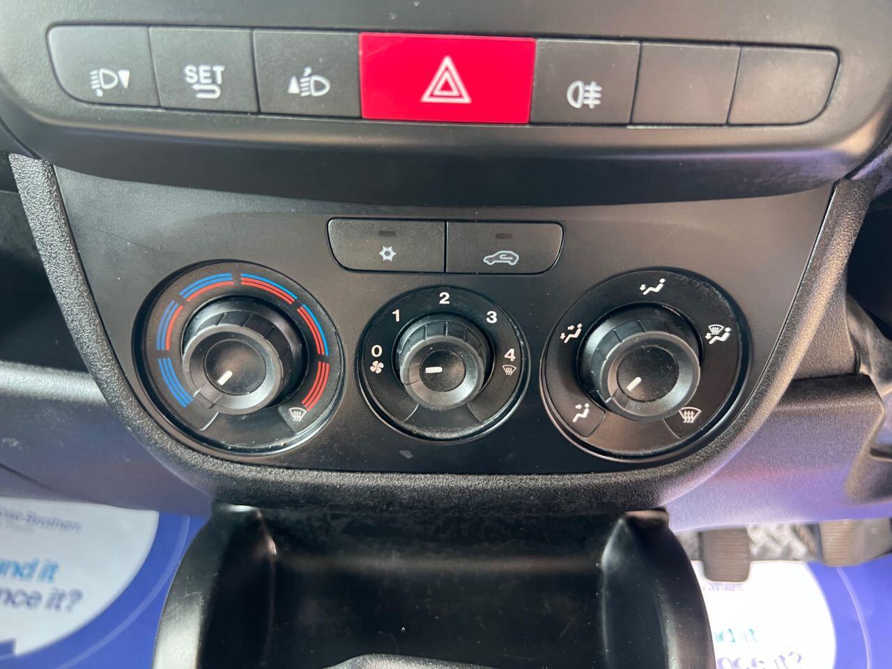 Vauxhall Combo - Image 19