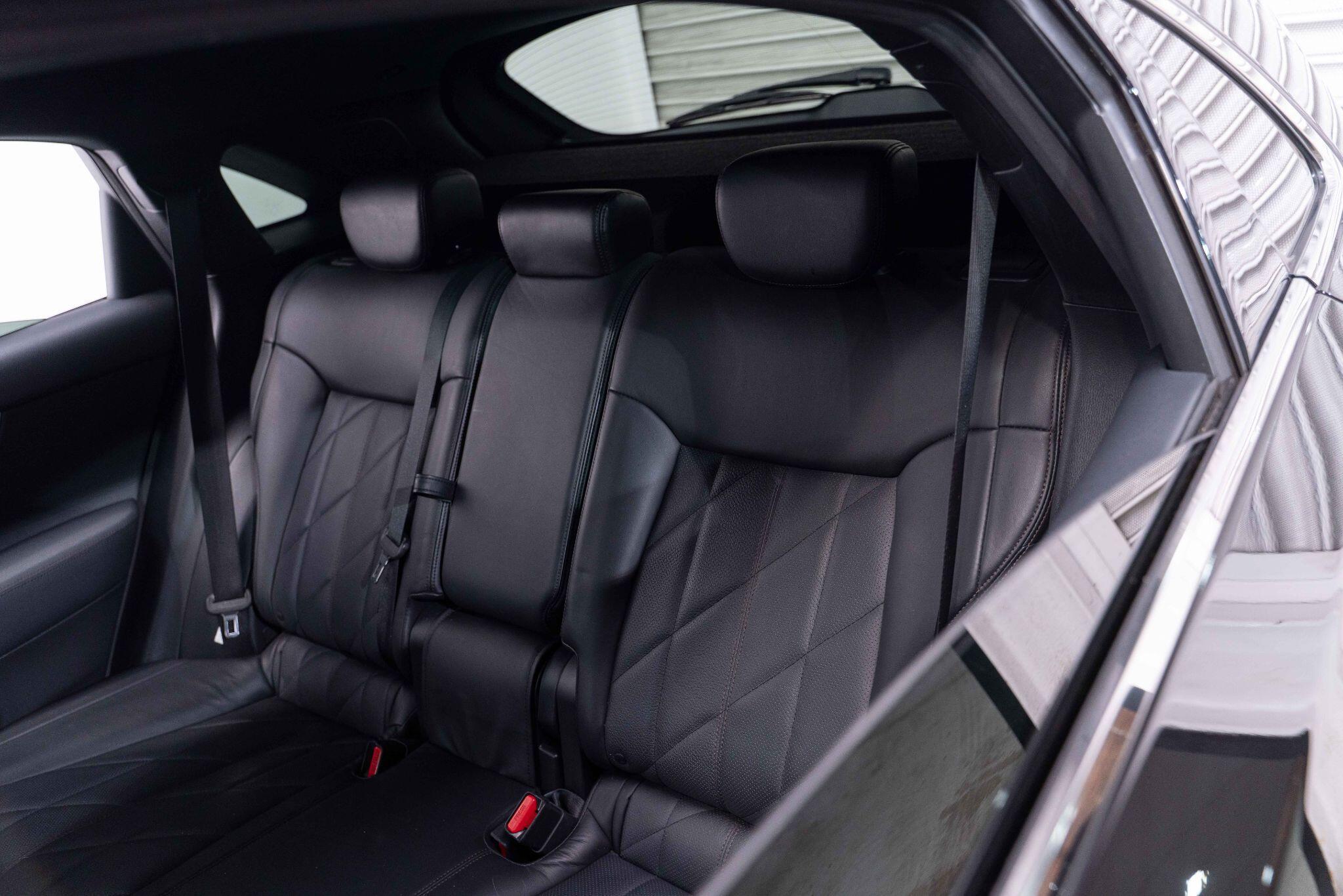Infiniti QX70 - Image 14