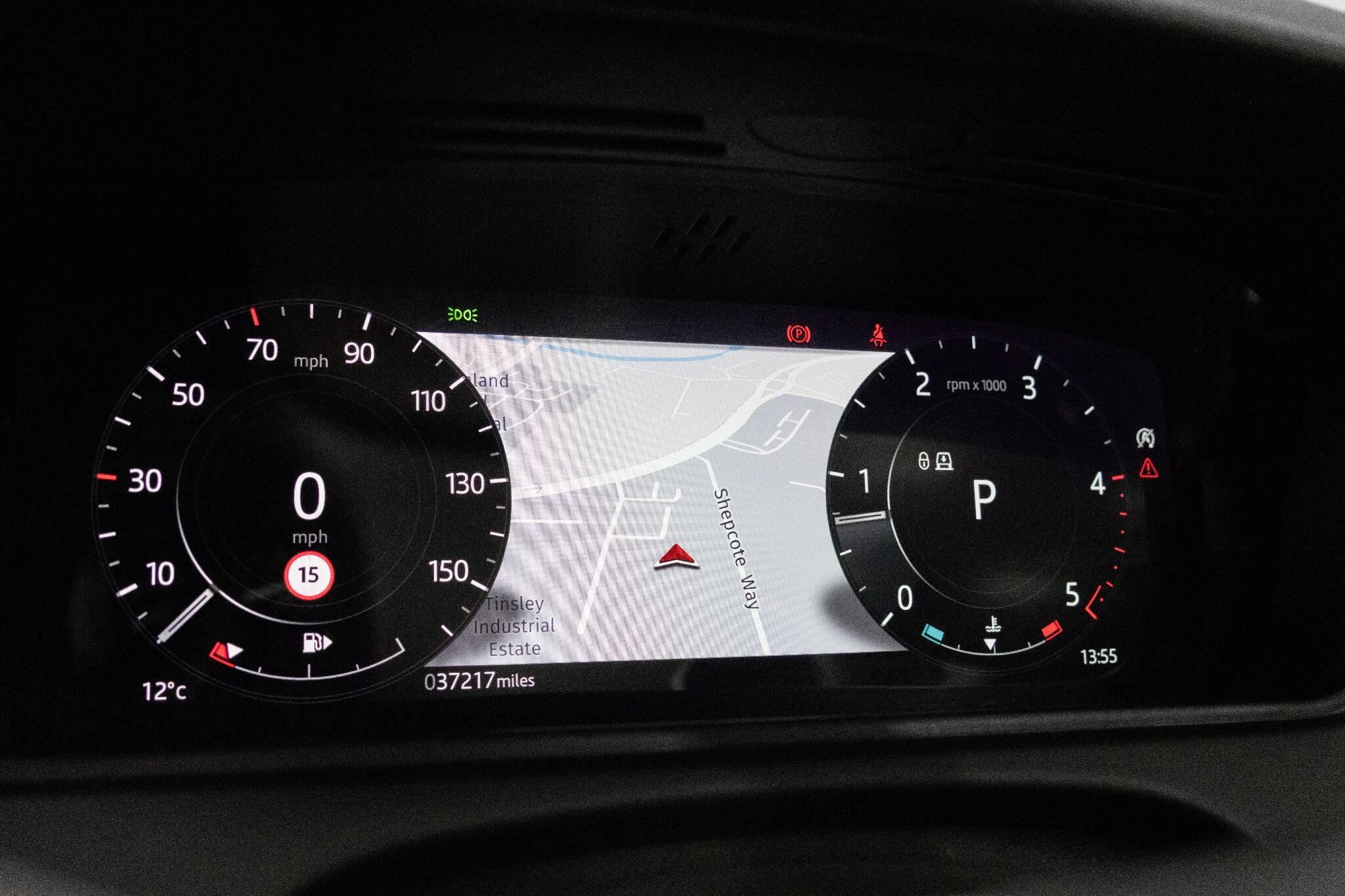 Land Rover Range Rover Velar - Image 36