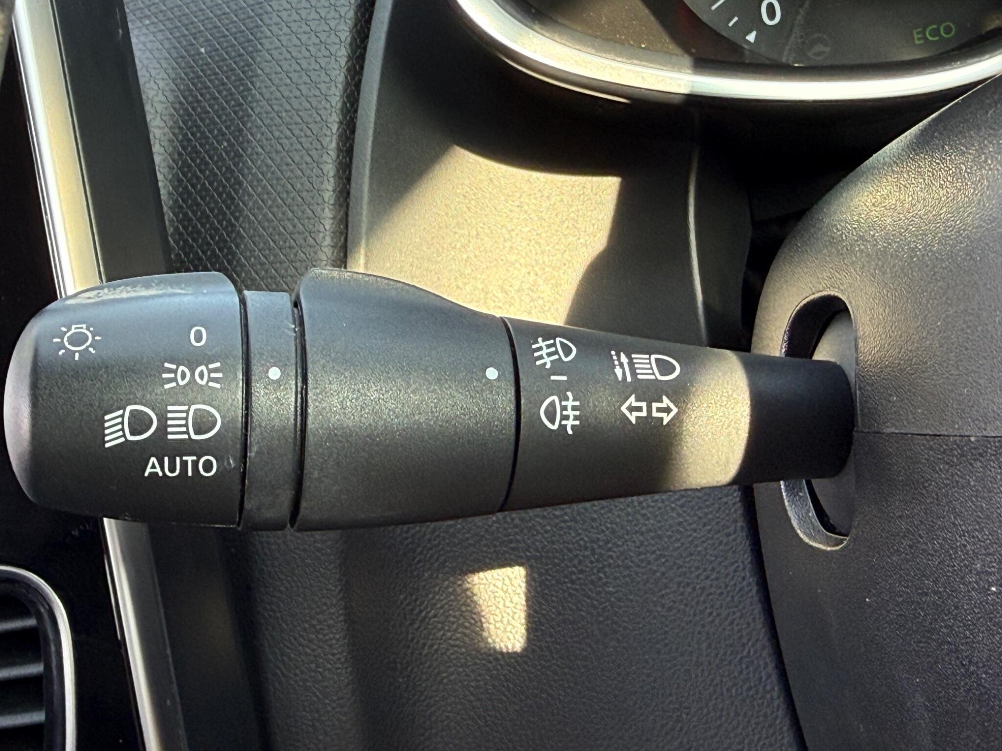 Renault Clio - Image 44