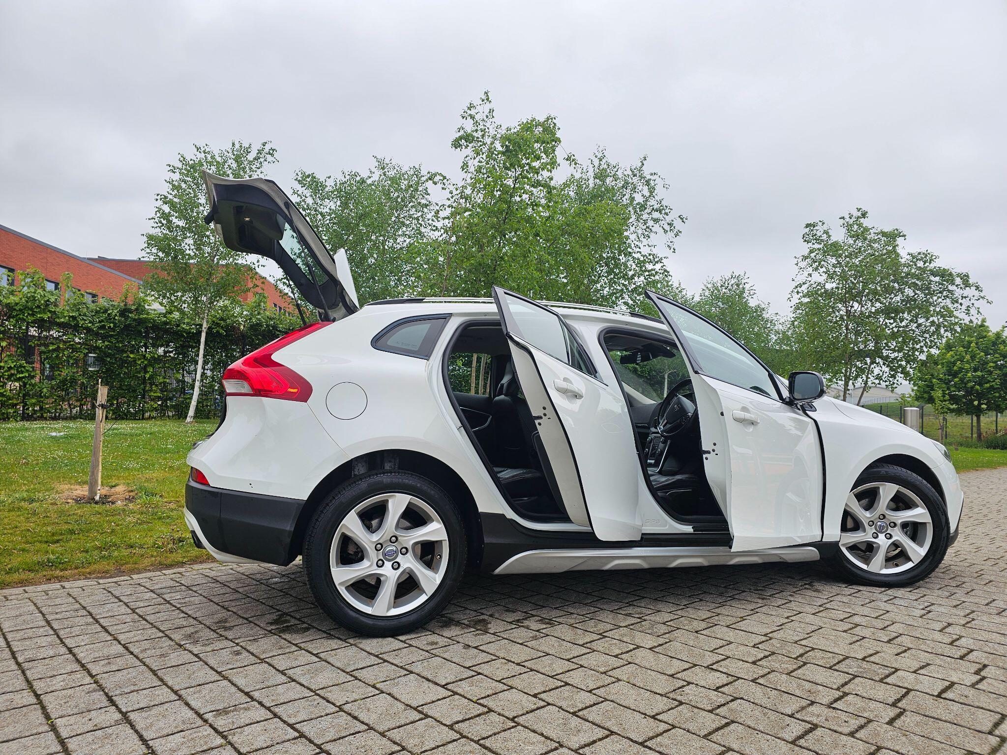 Volvo V40 CROSS COUNTRY - Image 11