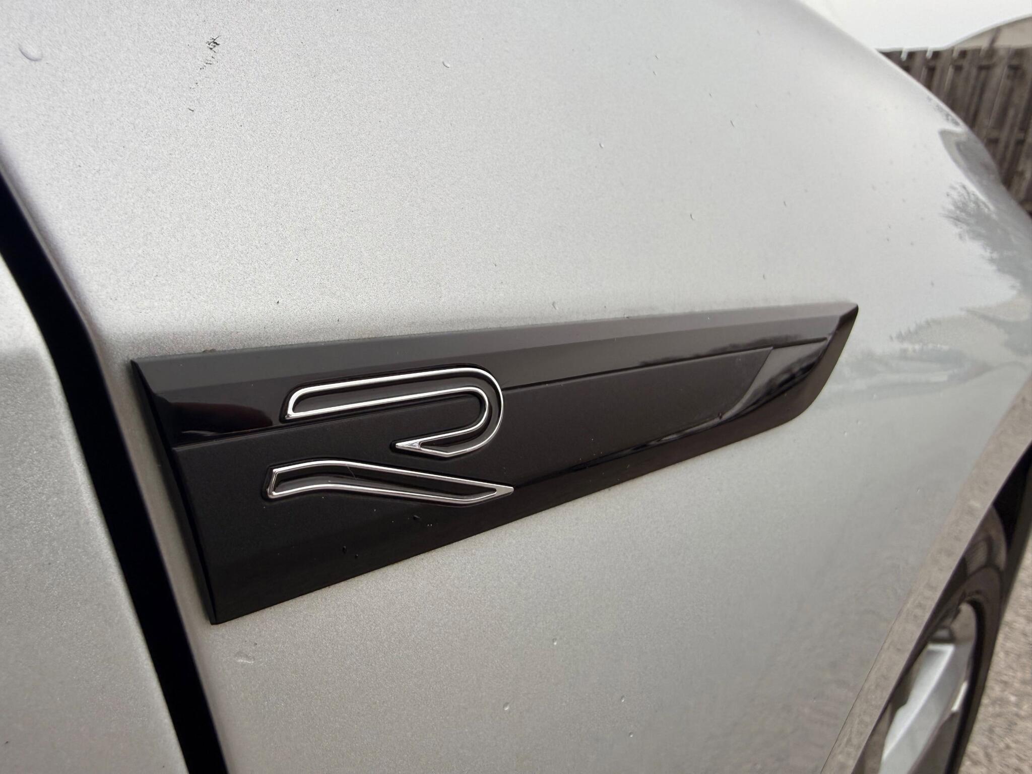 Volkswagen Golf - Image 15