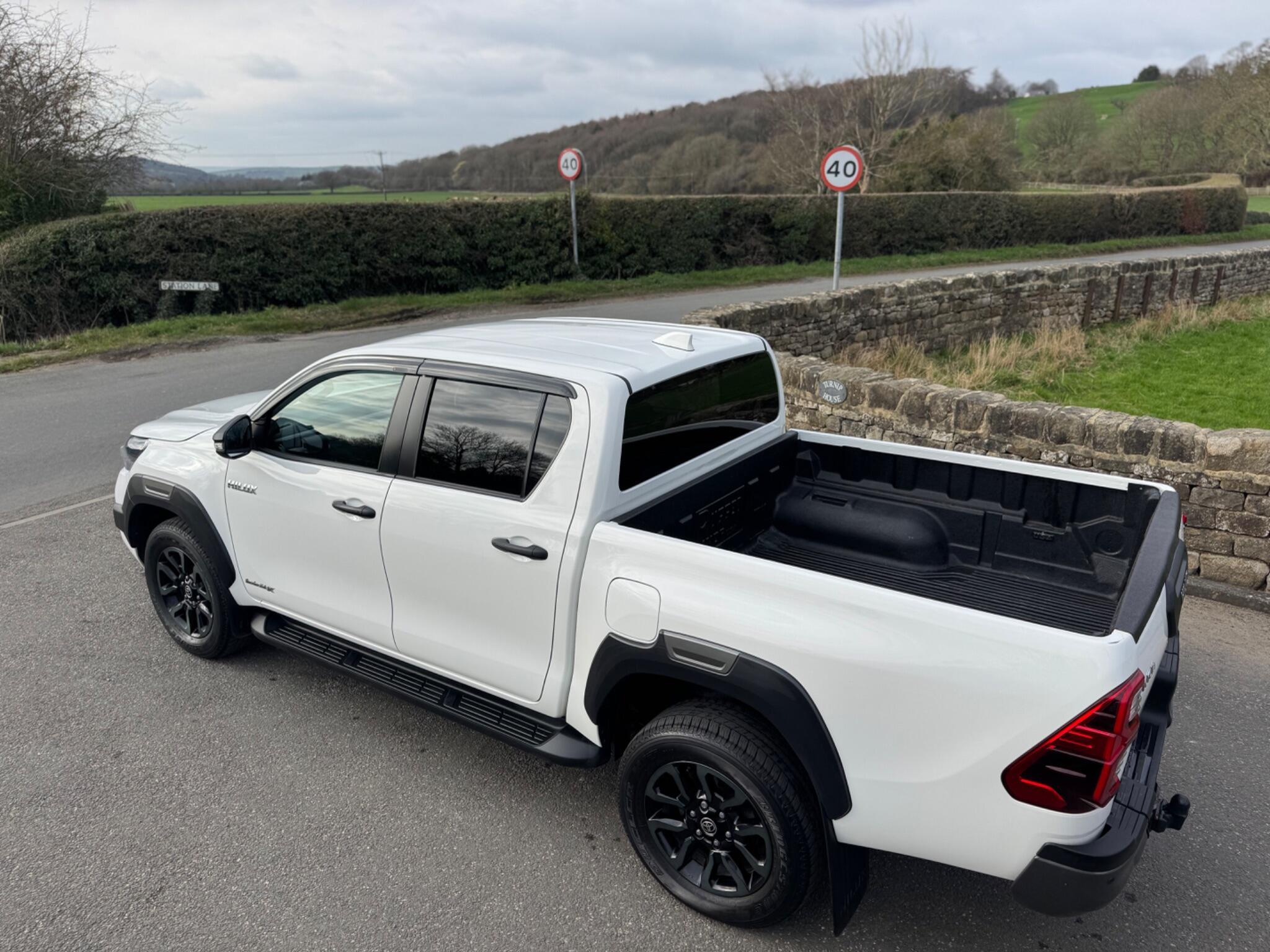 Toyota Hilux - Image 9