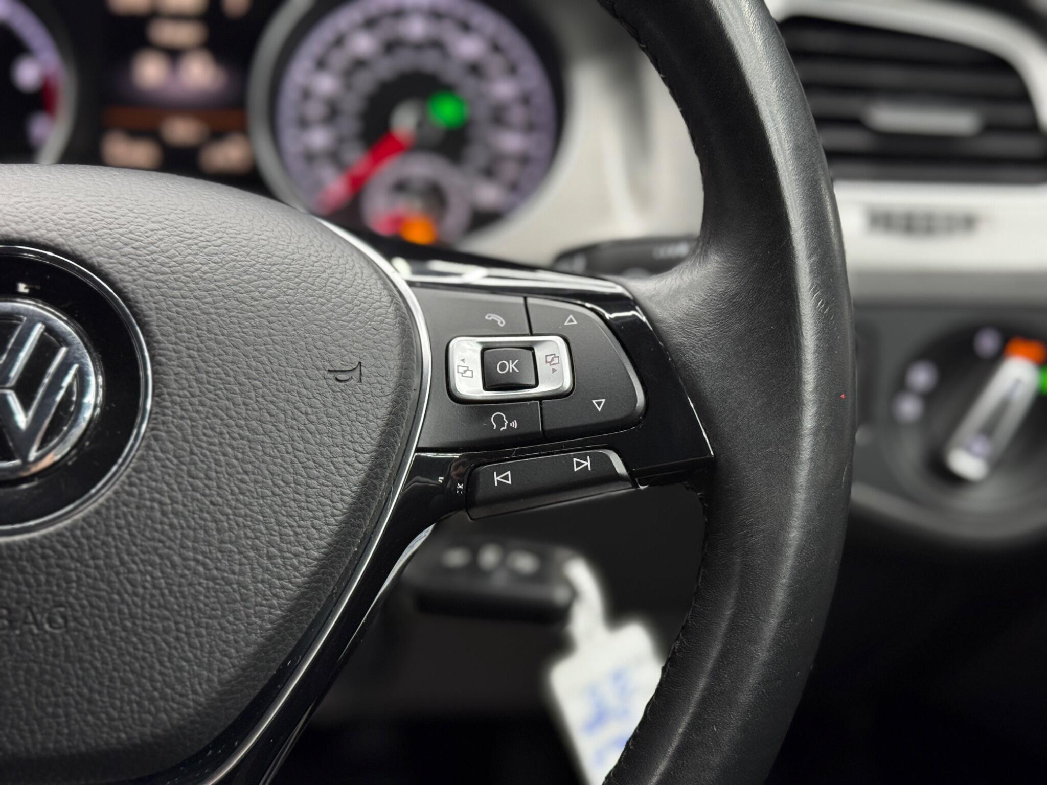 Volkswagen Golf - Image 19