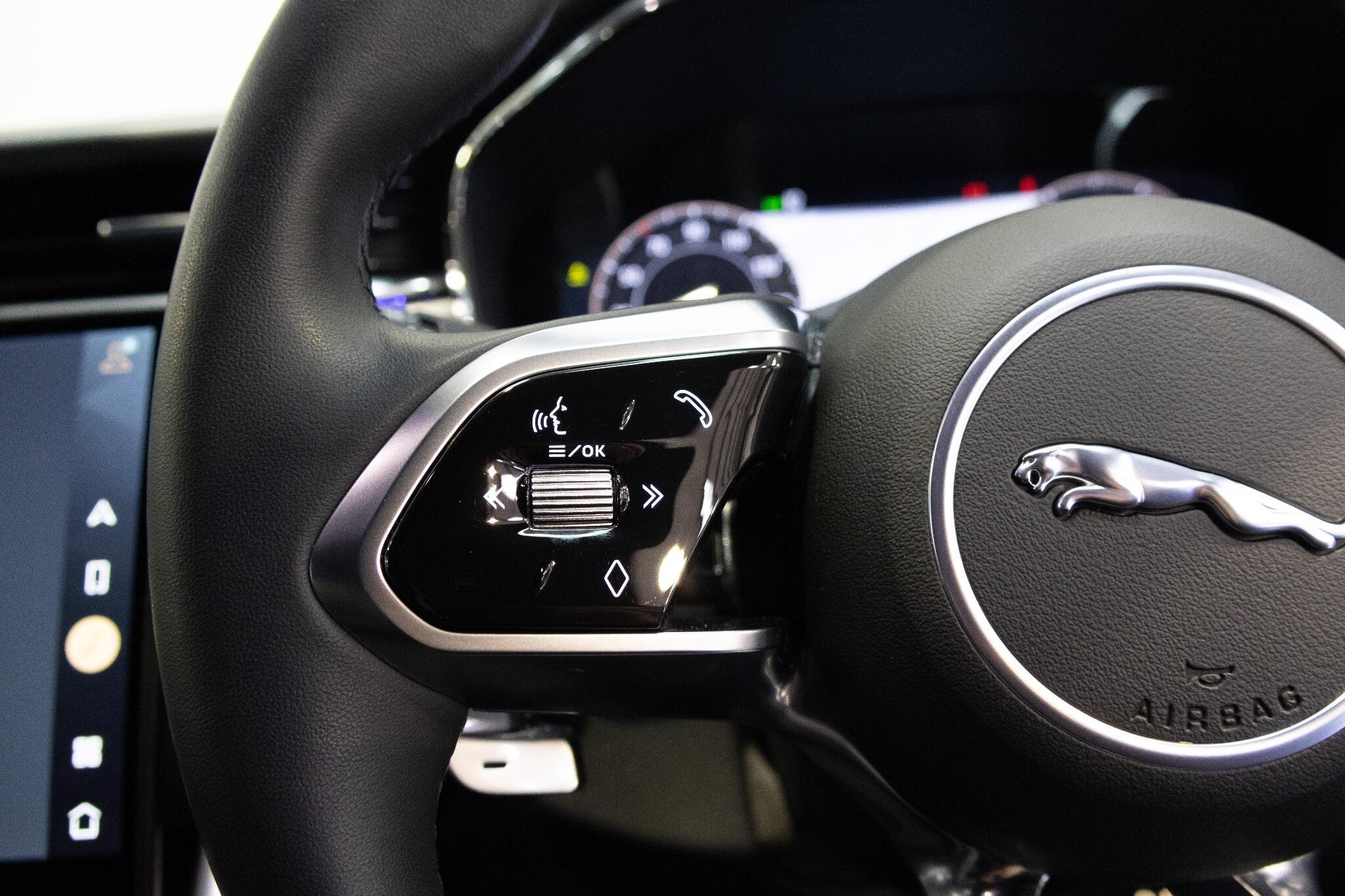 Jaguar XF - Image 23