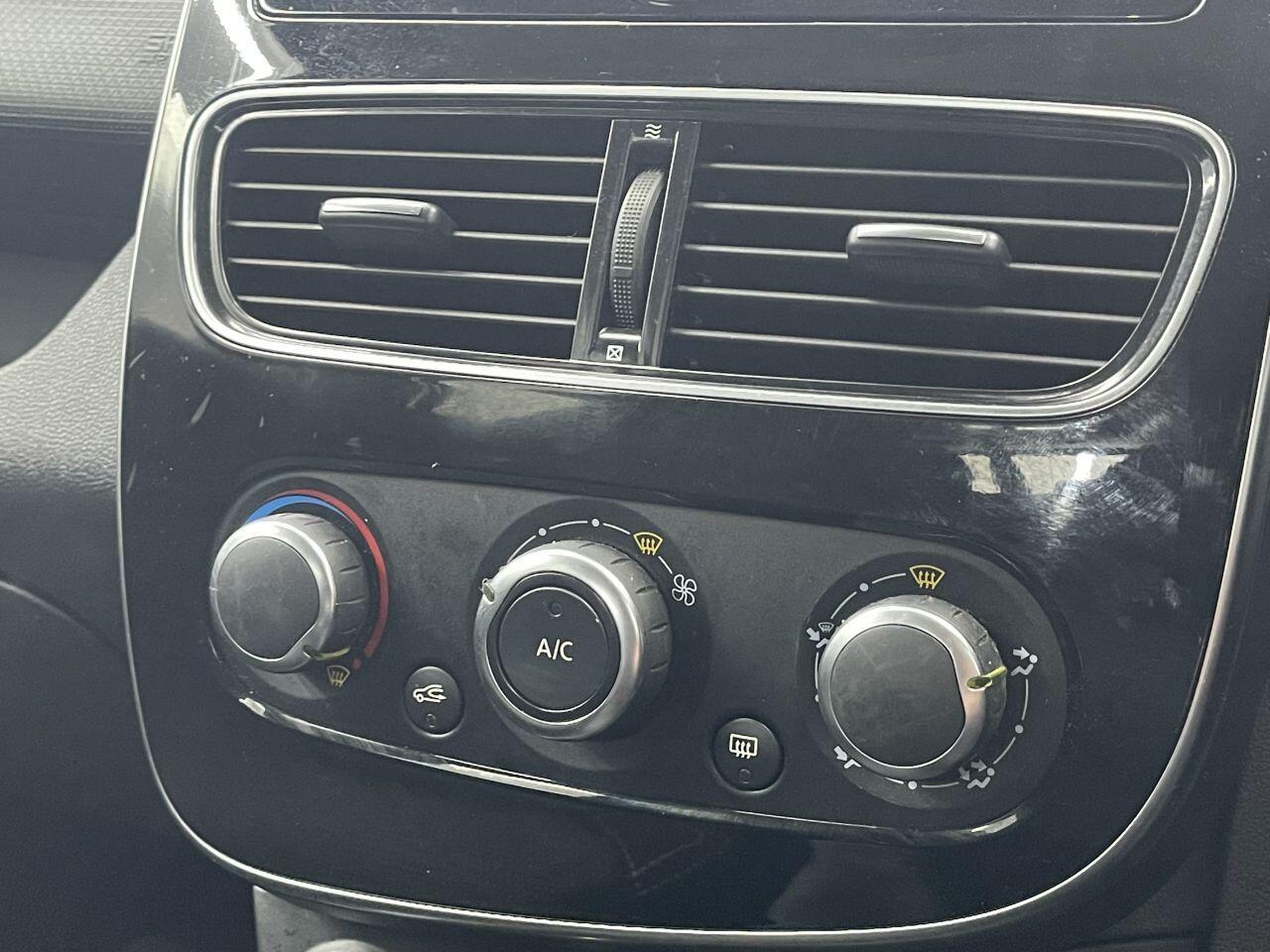 Renault Clio - Image 42