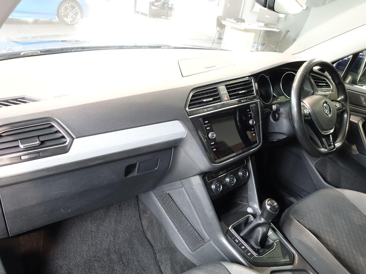 Volkswagen Tiguan - Image 11