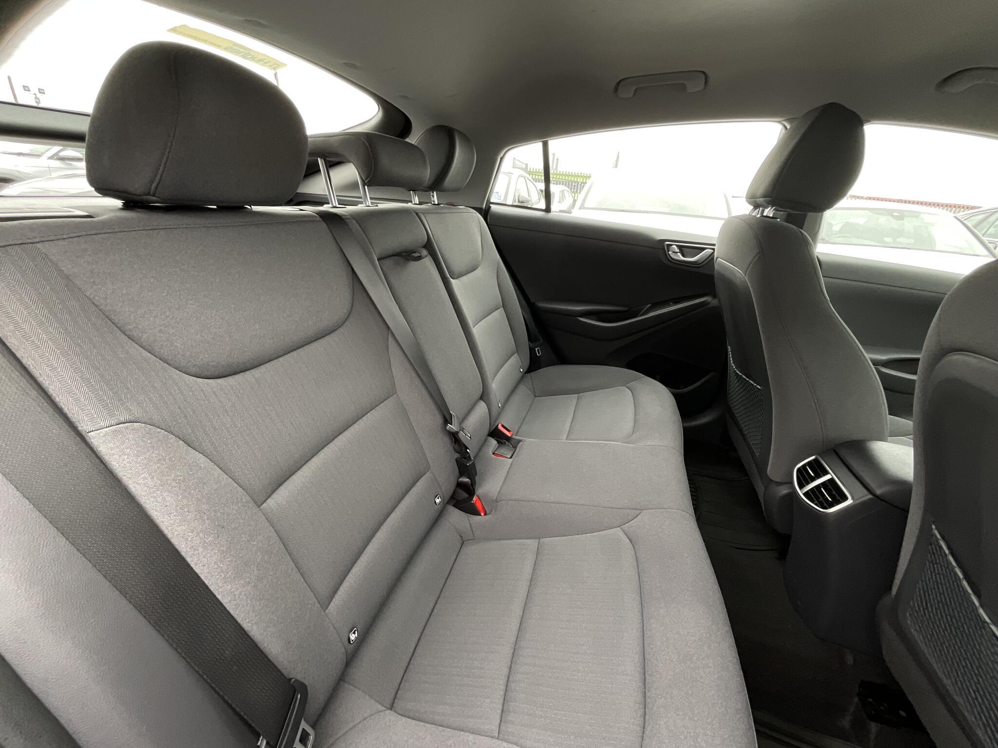 Hyundai Ioniq - Image 12