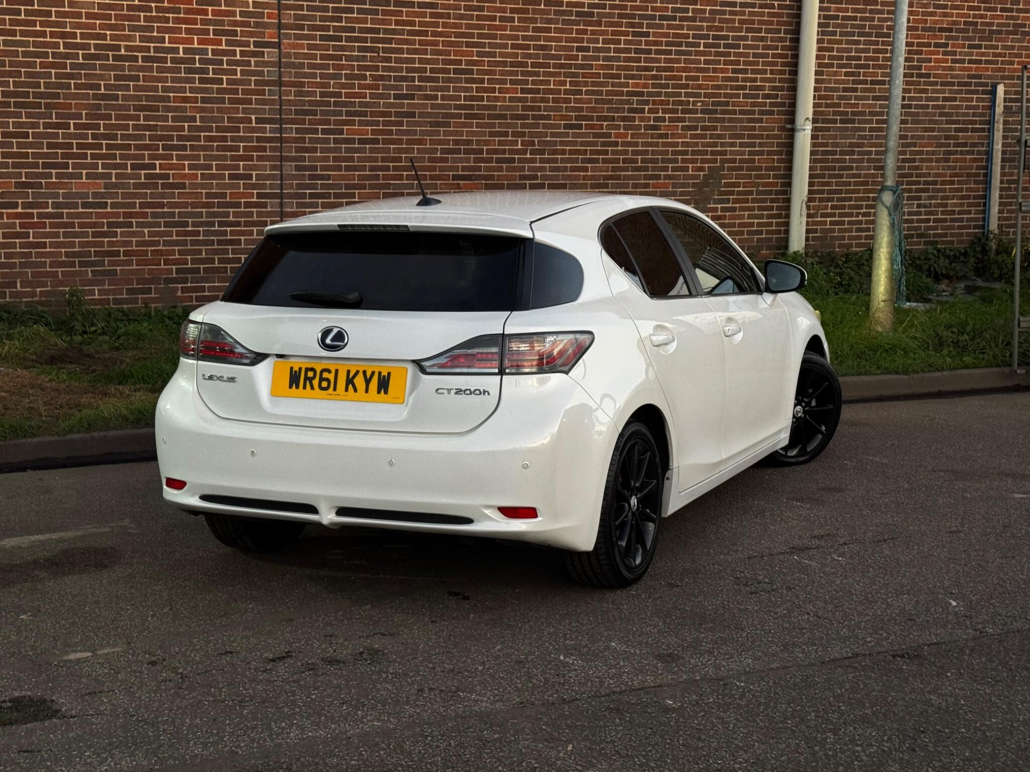 Lexus CT - Image 16