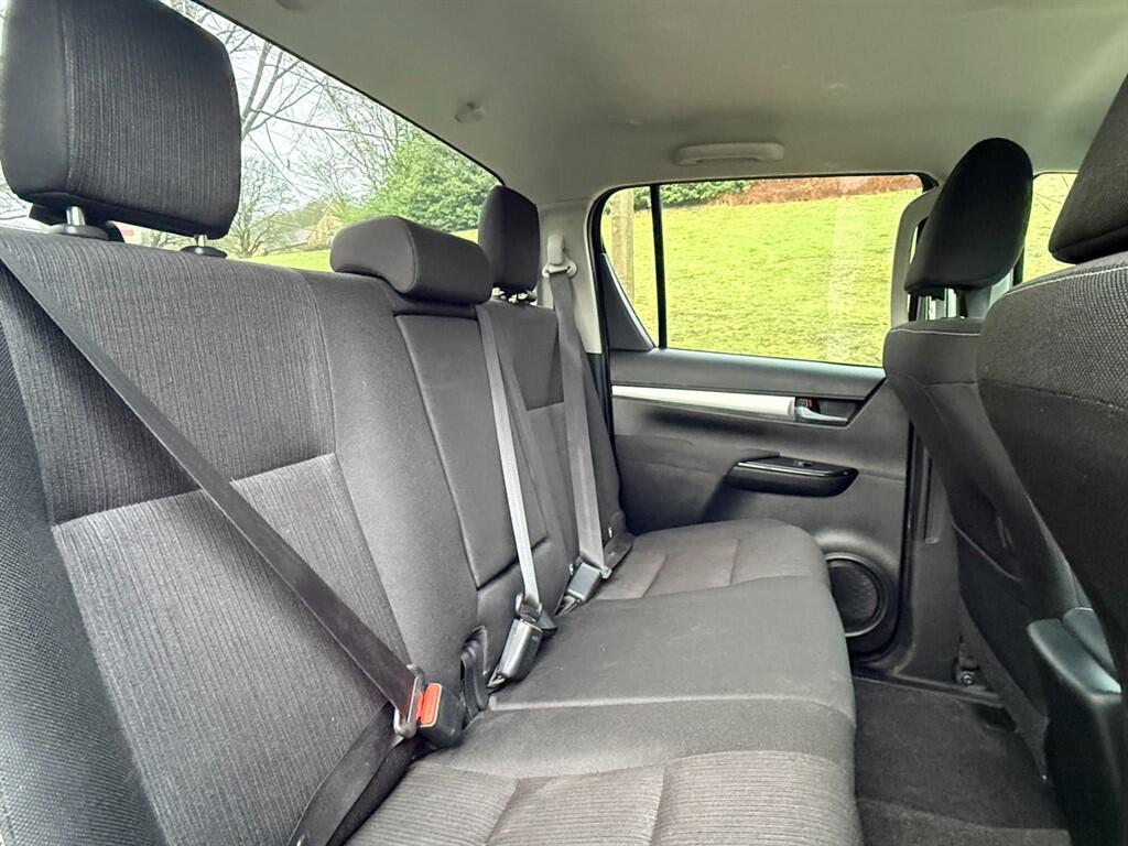Toyota Hilux - Image 18
